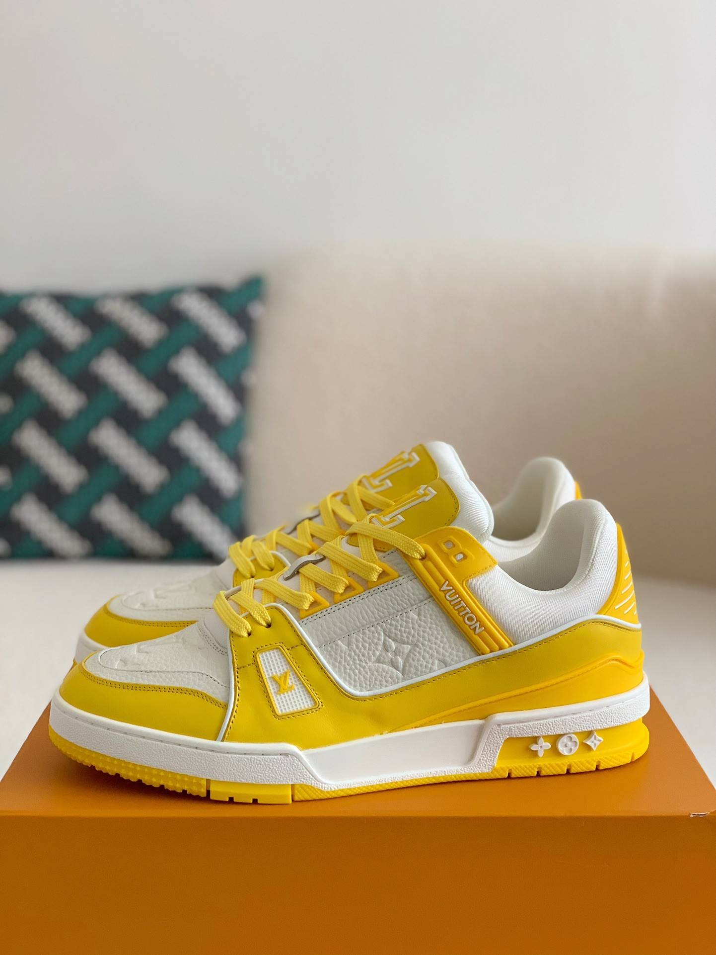 L*V TRAINER Sneakers