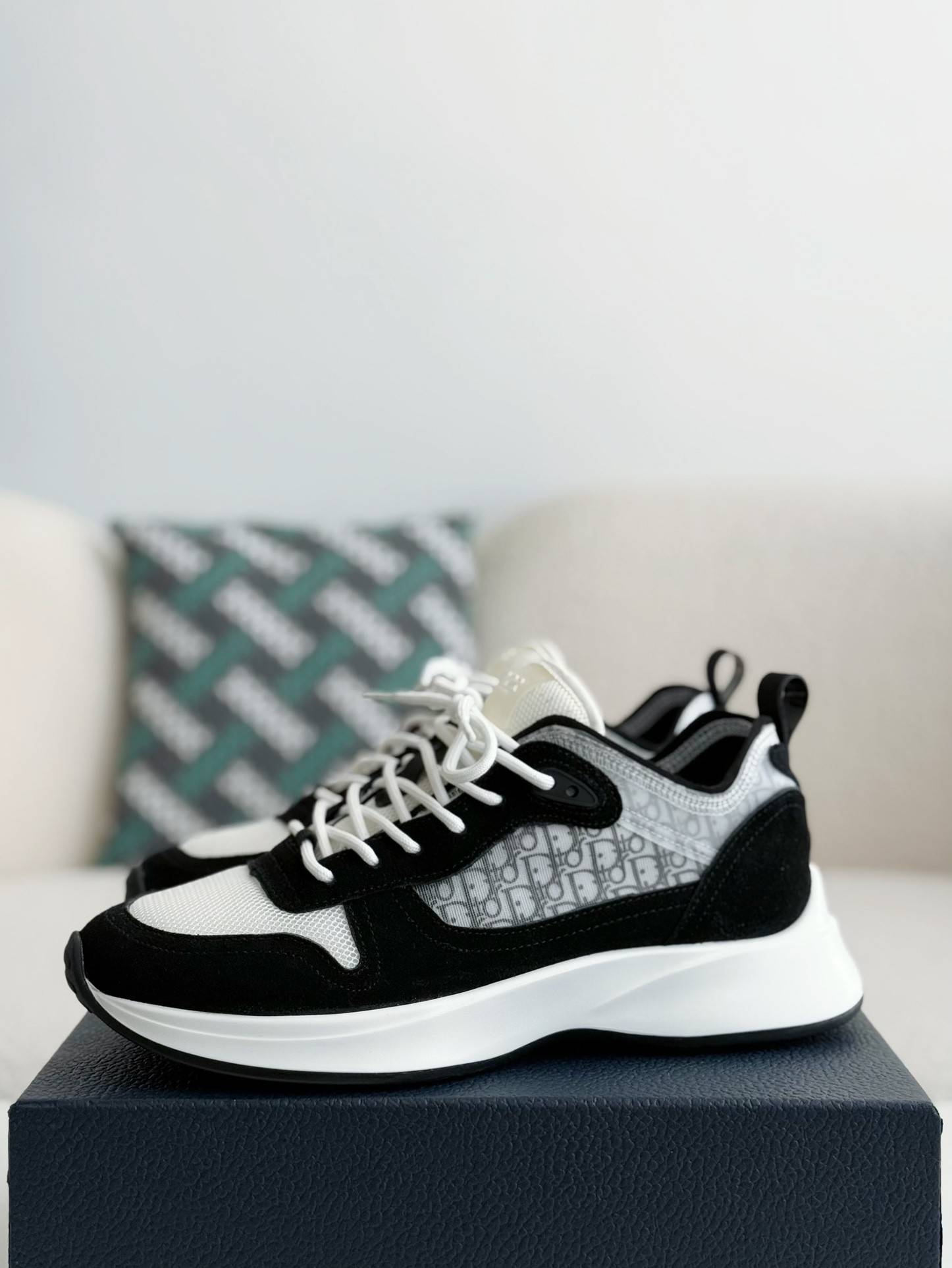 D*OR B25 Sneakers