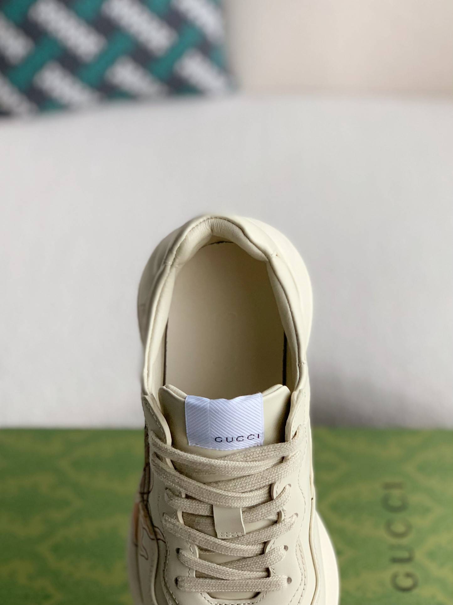 GU*IRetro Clunky Sneaker