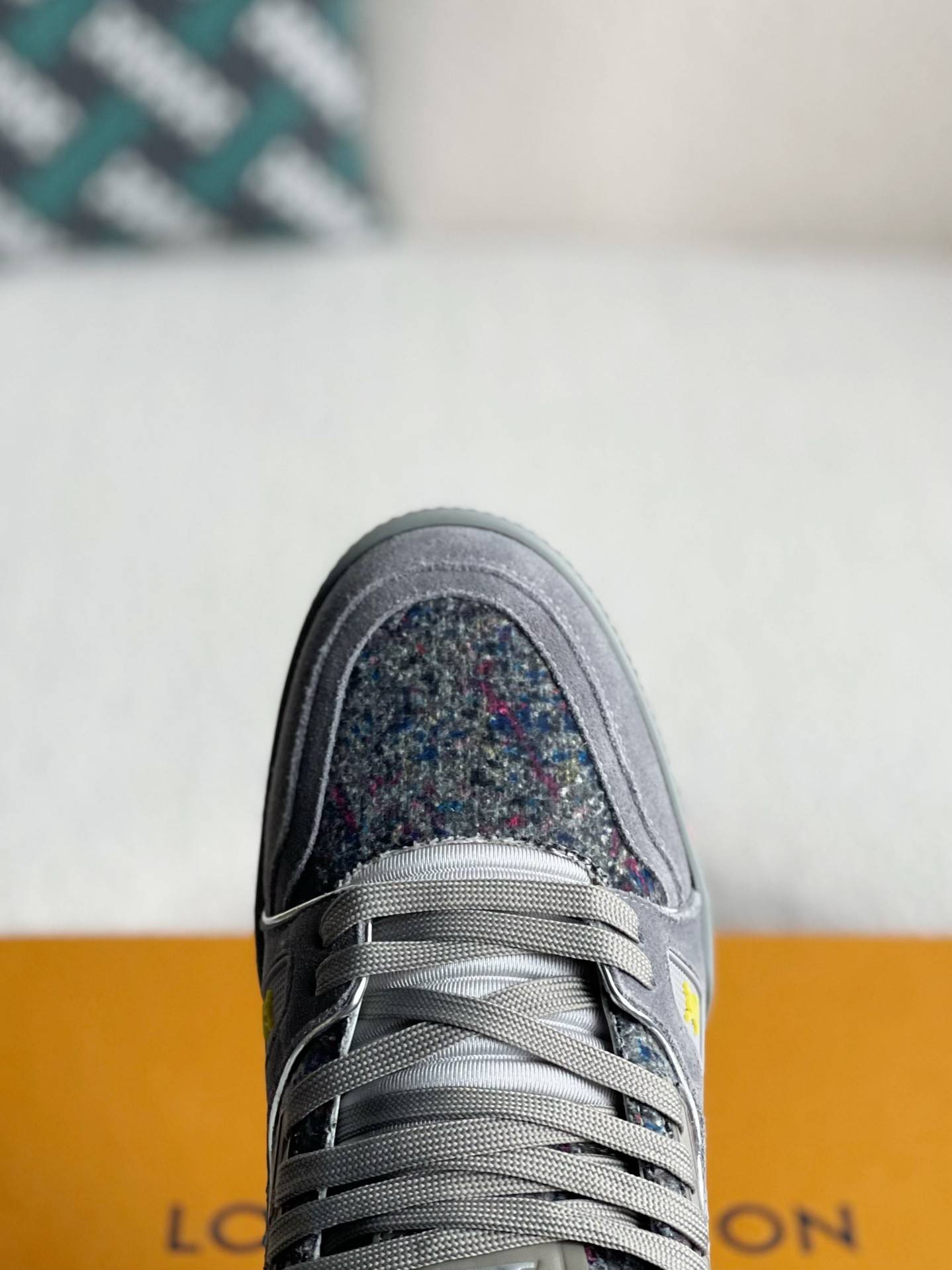 L*V SNEAKERS