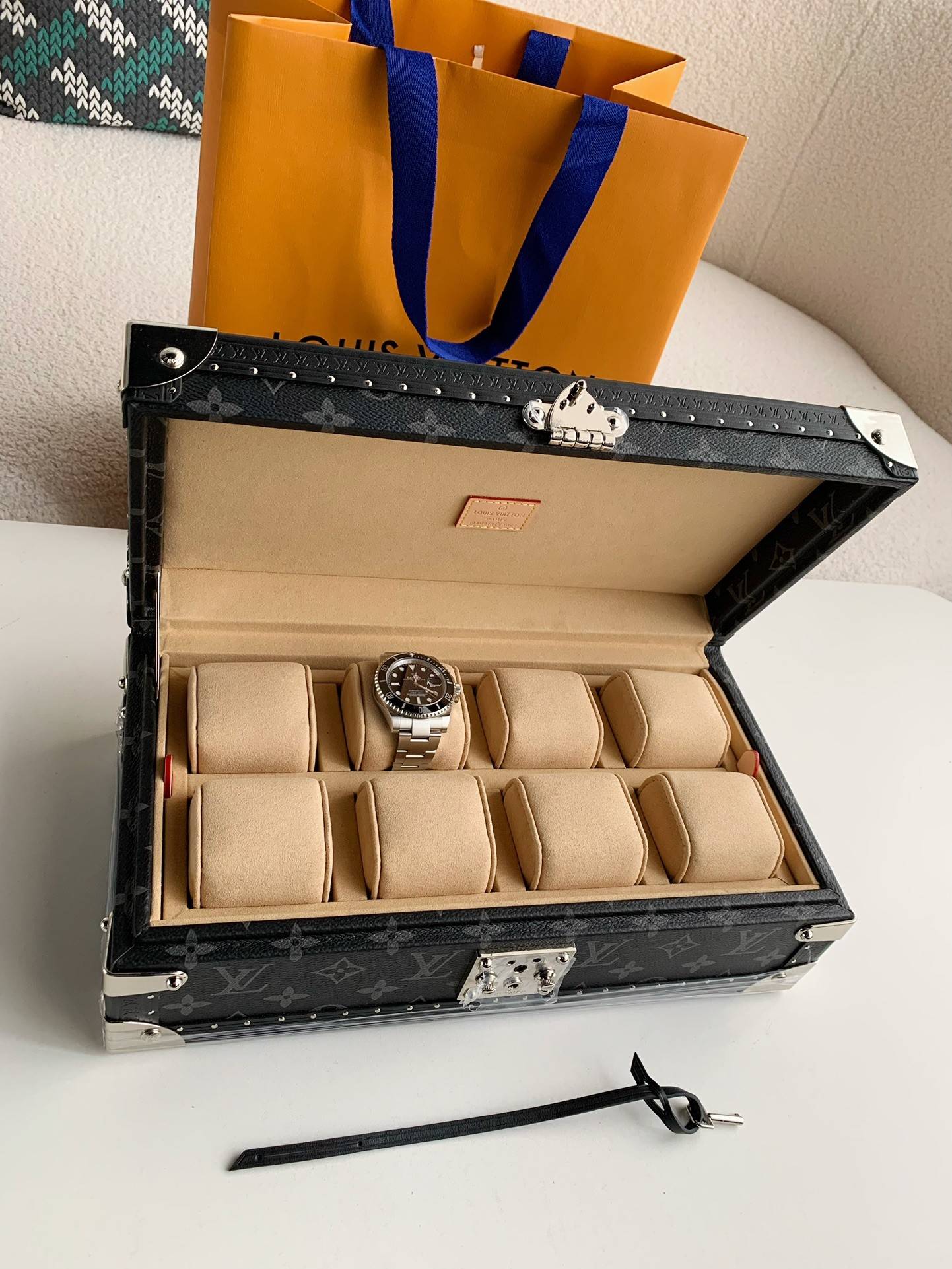 L*V Watch Storage Box Size：34*18*11cm