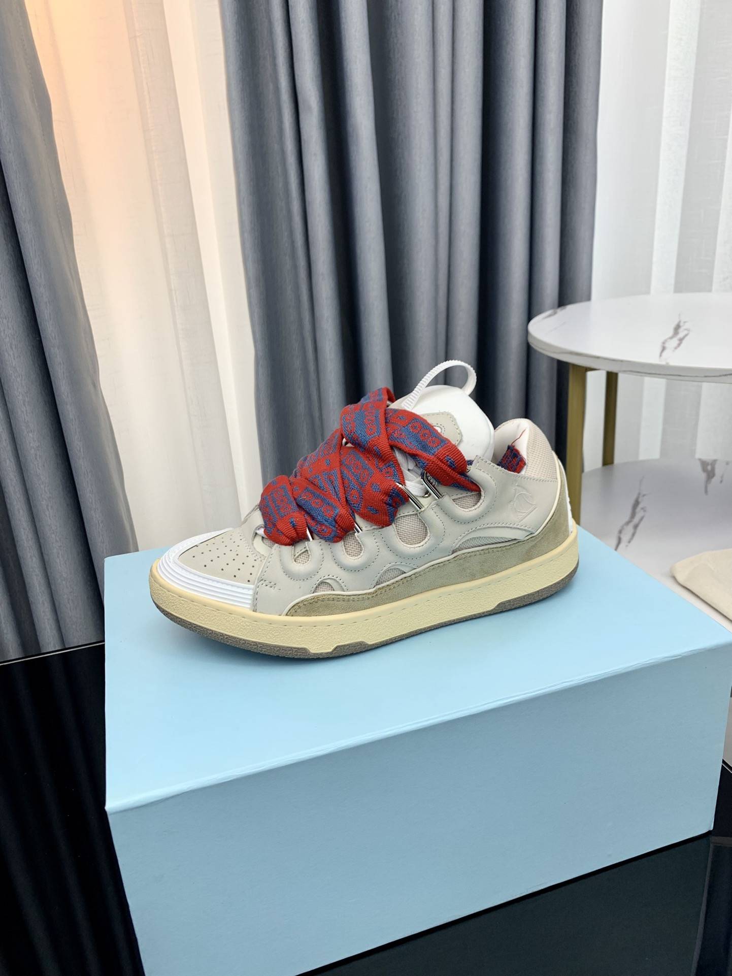 LA*N Sneaker
