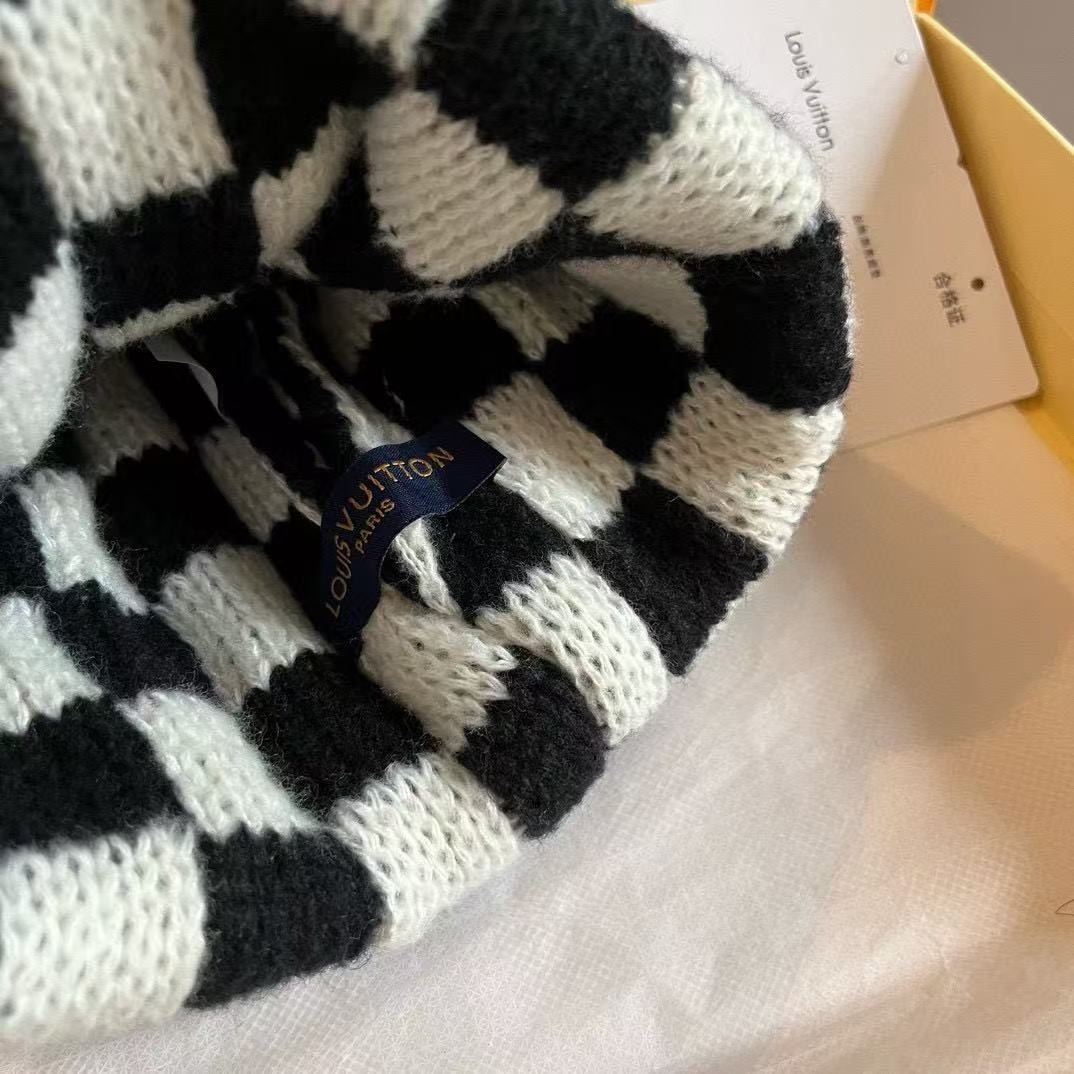 [#4094] Louis Vuitton autumn and wi nter new checkered knitted hat