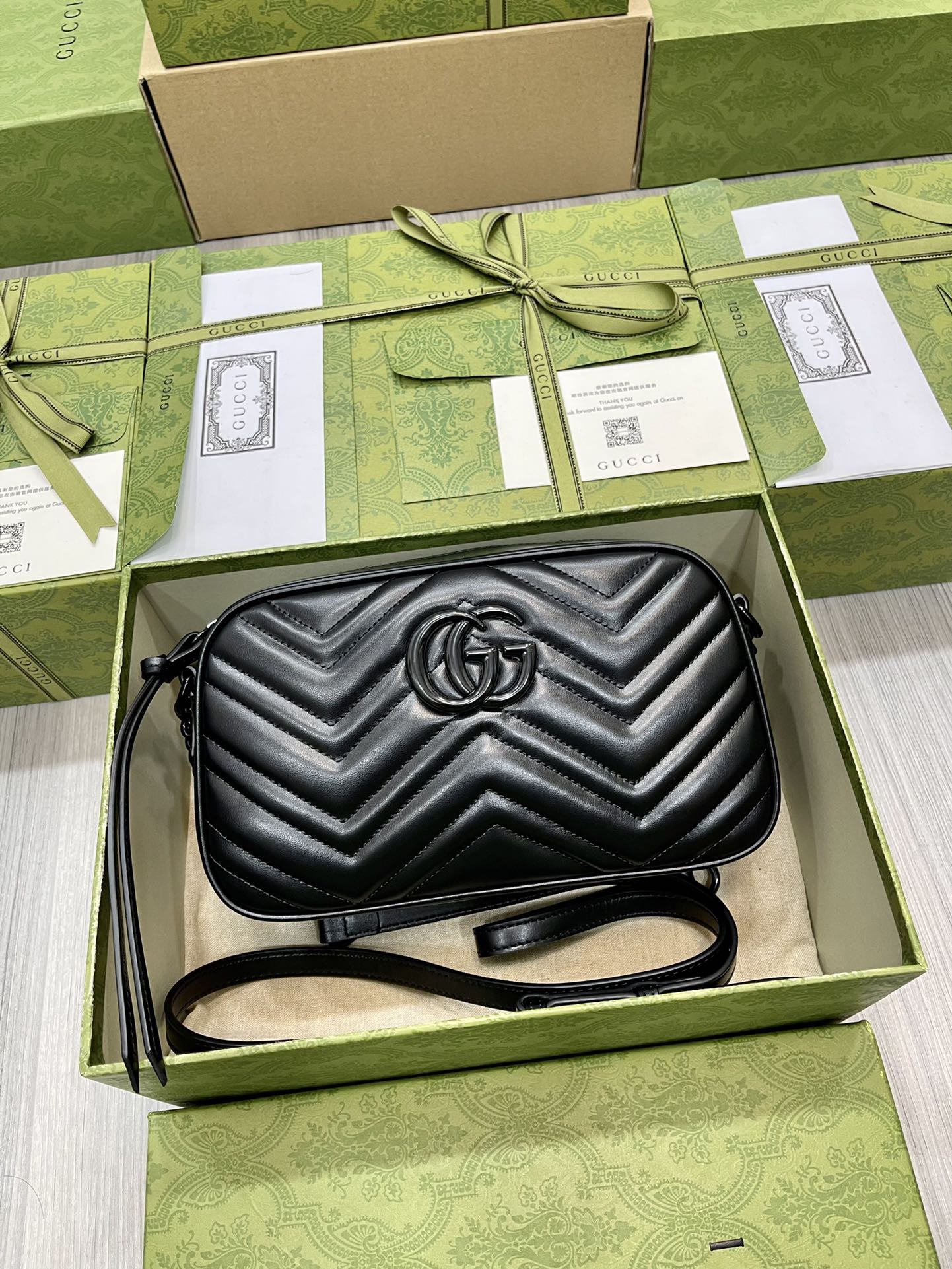 G*u*i marmont series model number: 447632 size: 24*13*7cm