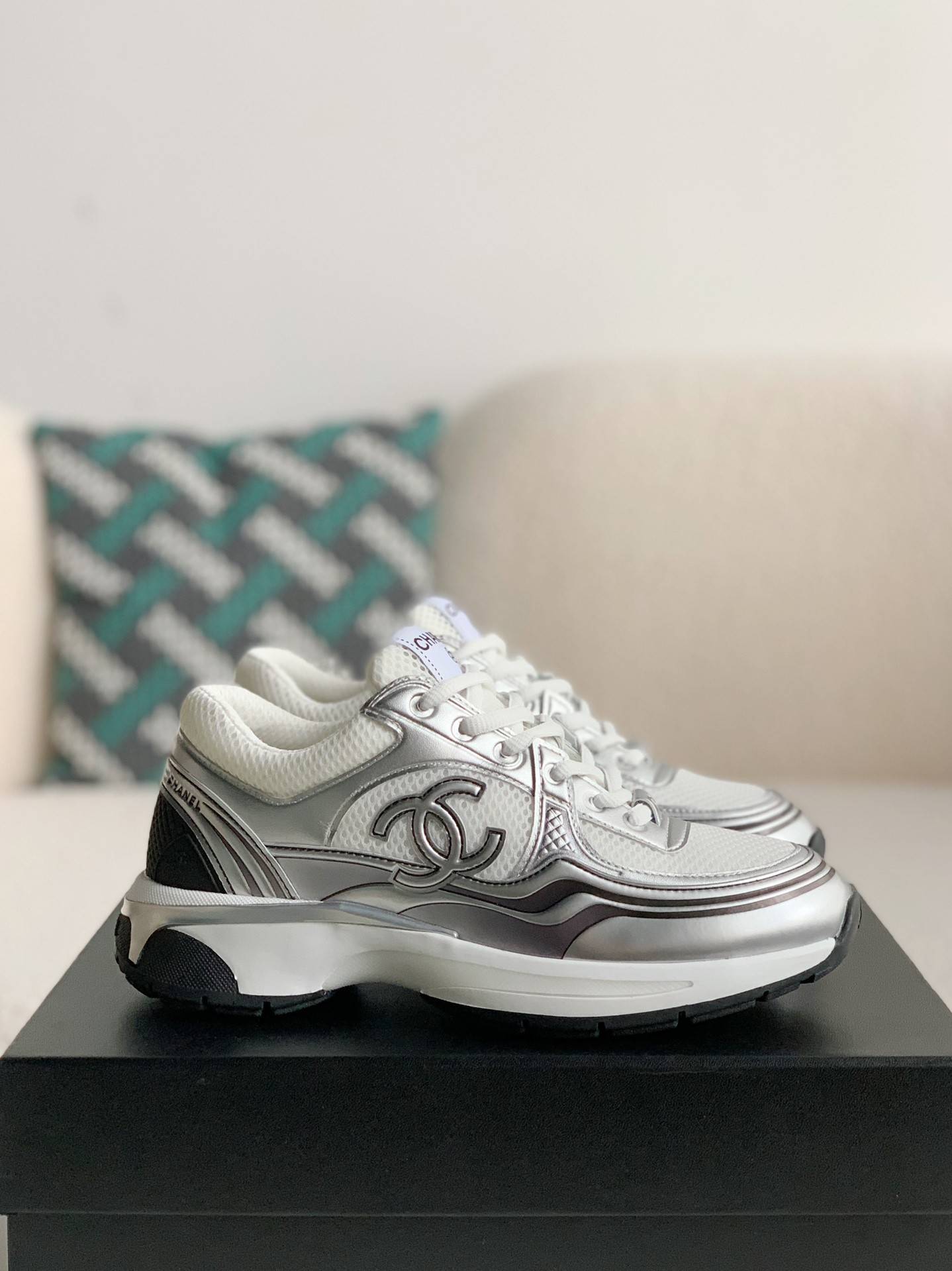 CH*EL Sneakers