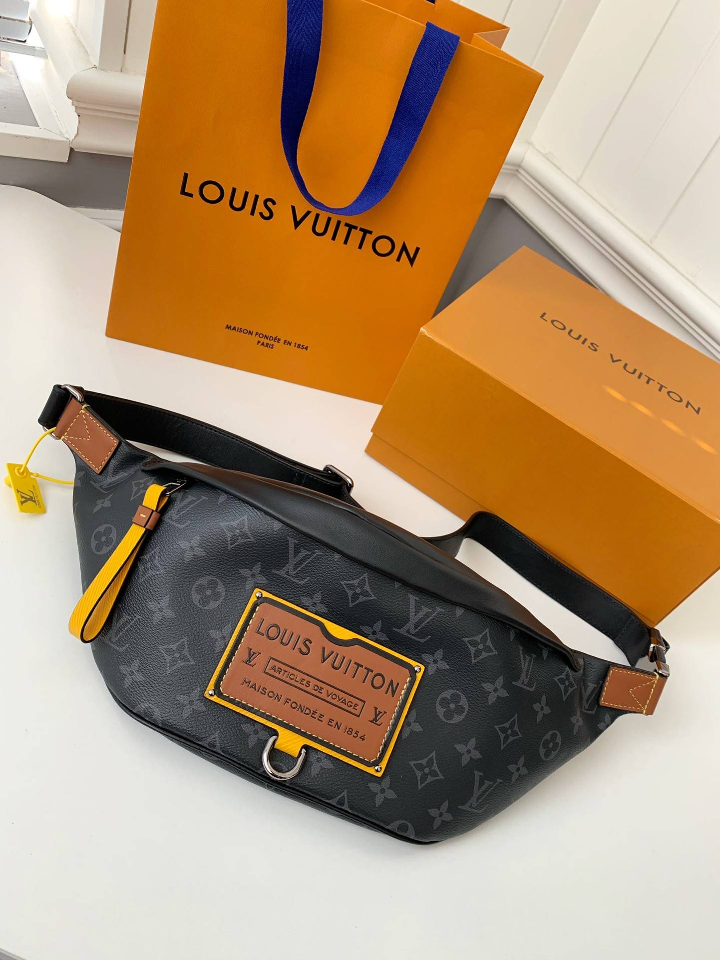 L*V Marsupio Discovery M45220,Size:47*20*9cm