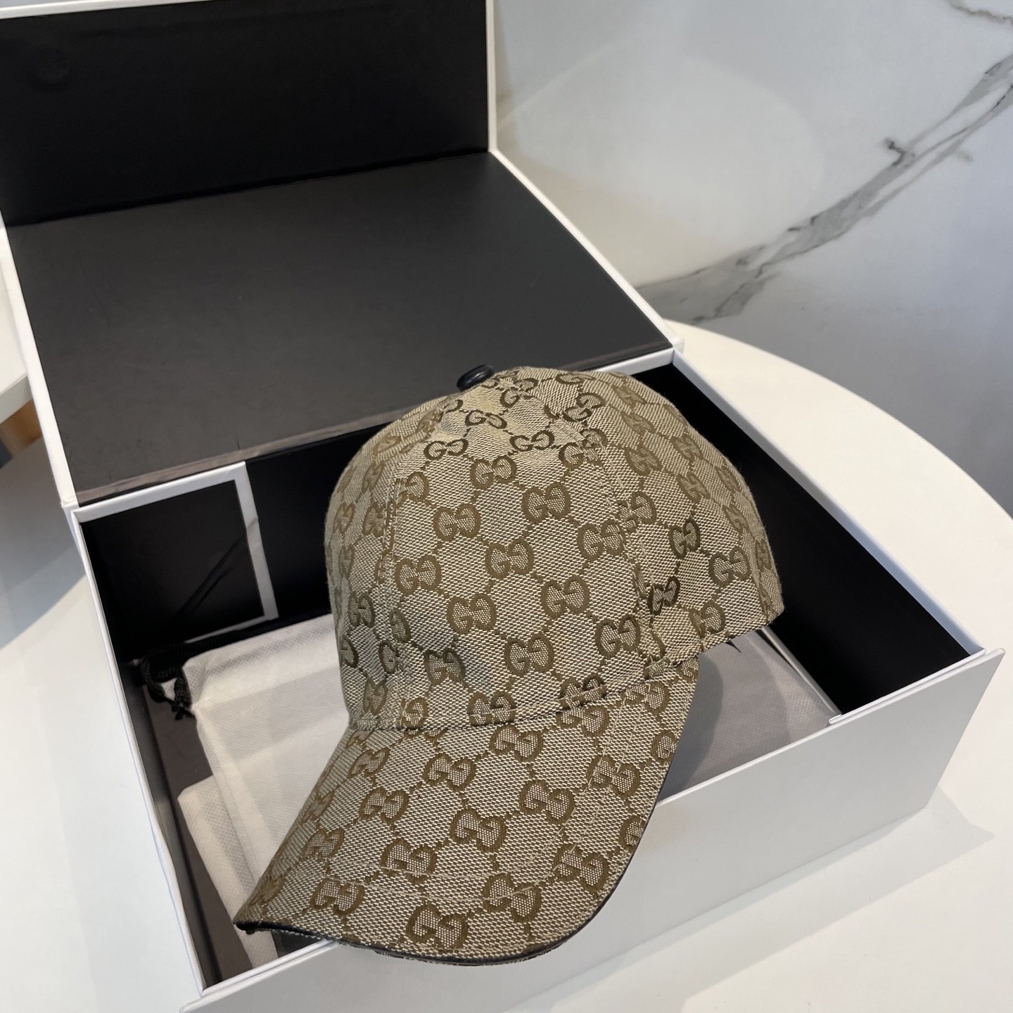 [#4935] G*u*i baseball cap peaked c ap hat