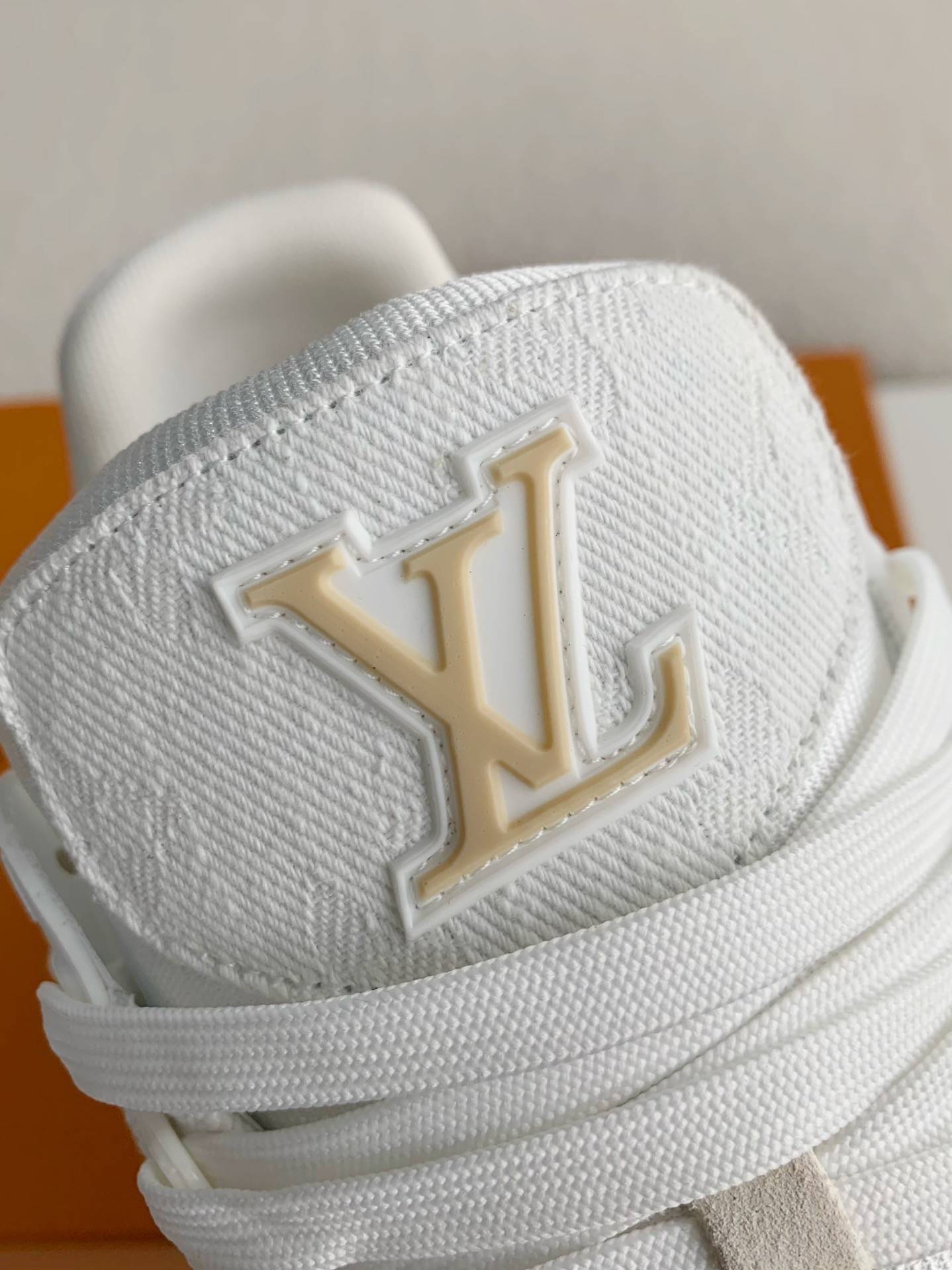 L*V TRAINER SNEAKERS
