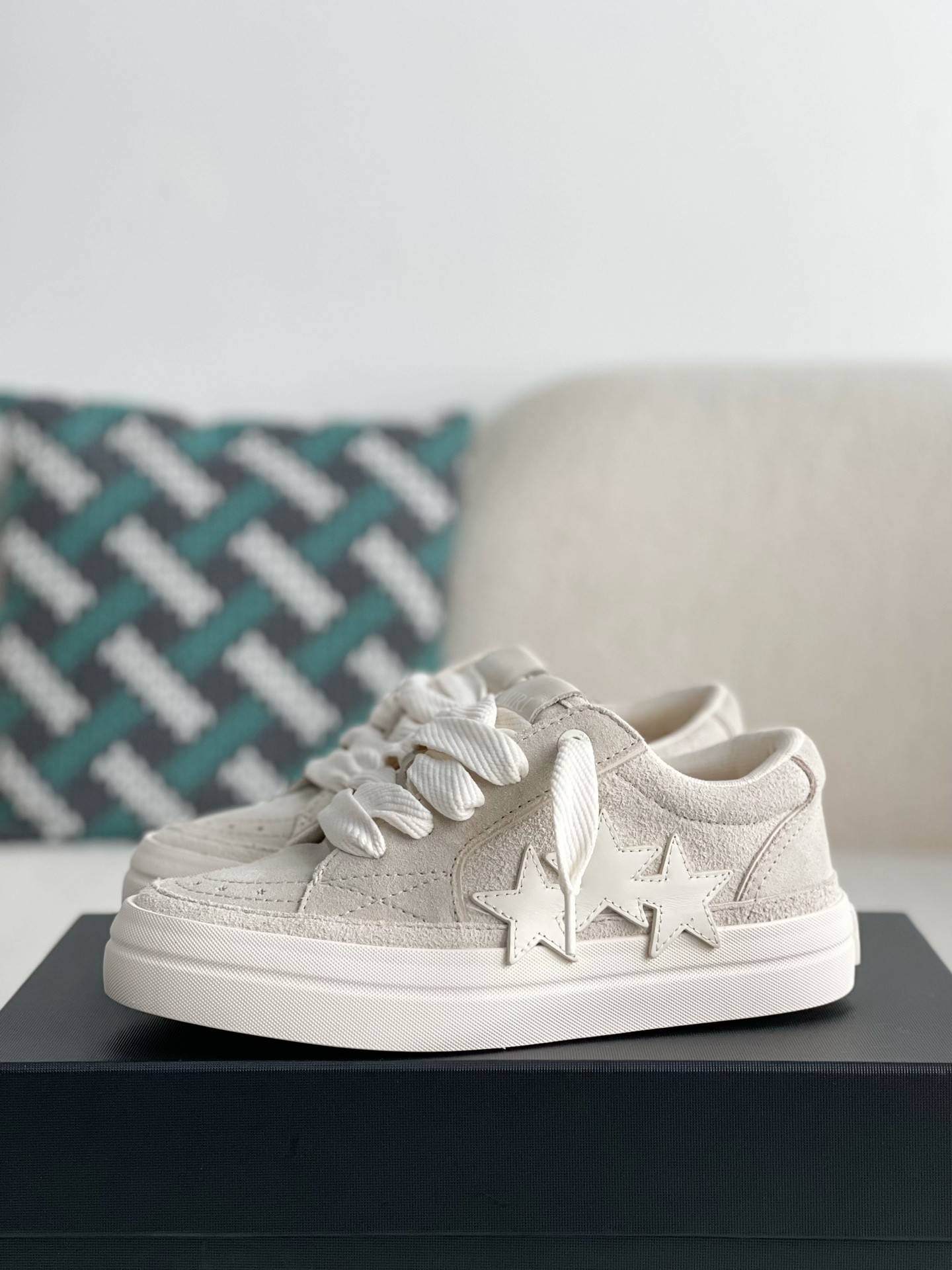 A*RI Sneakers