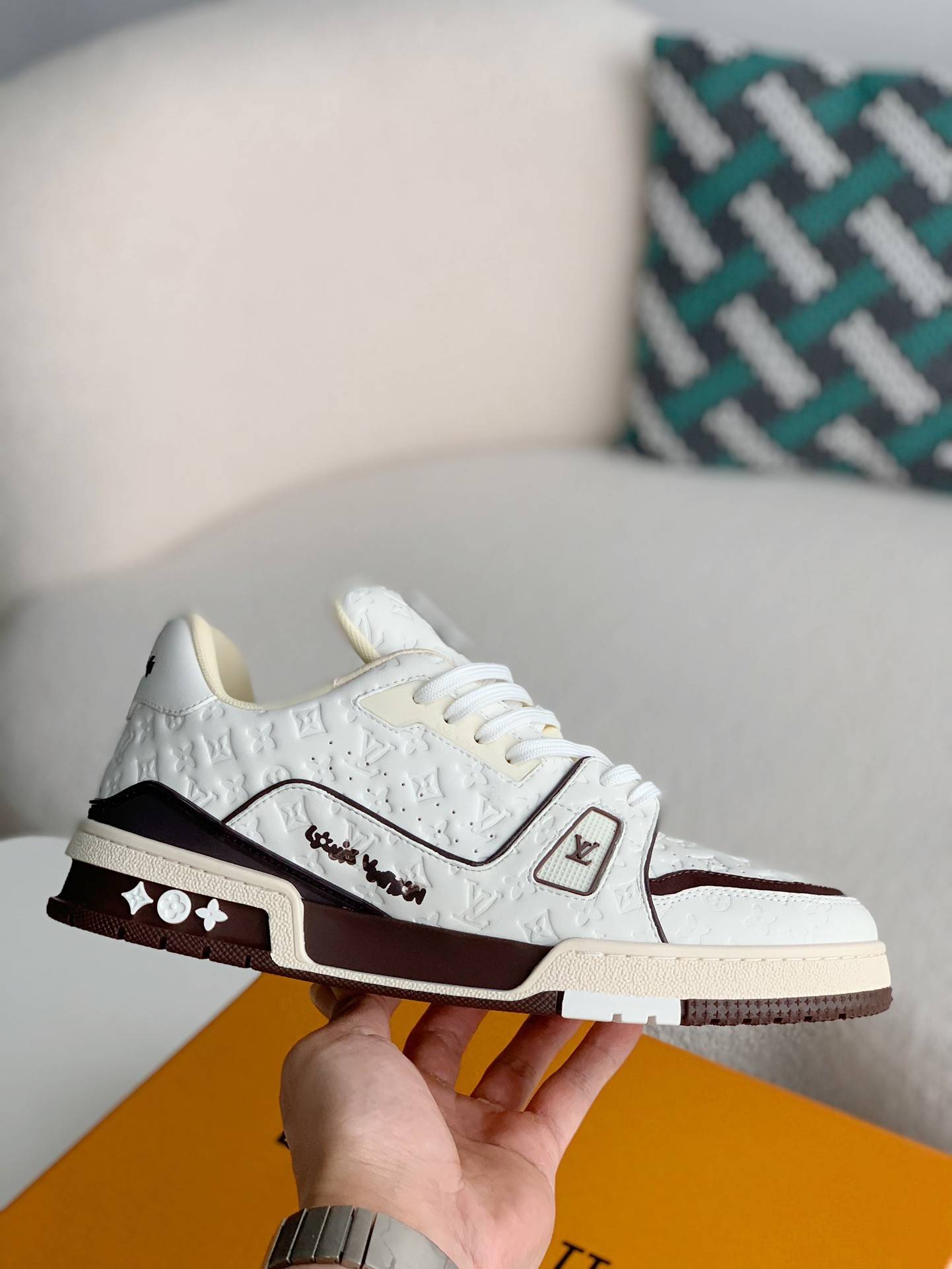 L*V SNEAKERS_