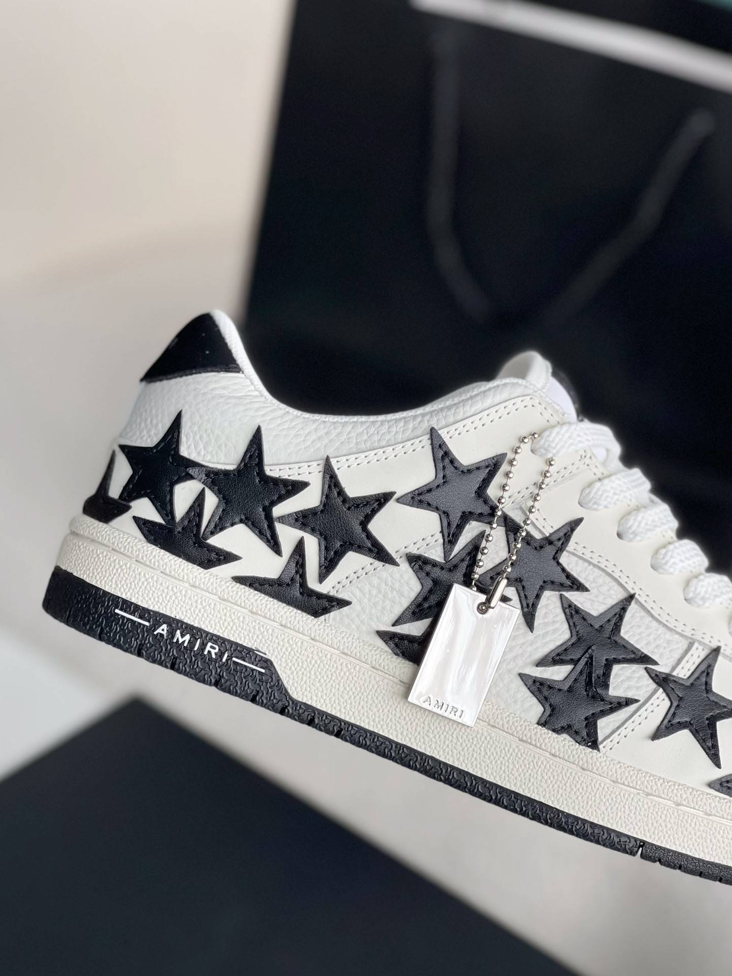A*RI Sneakers