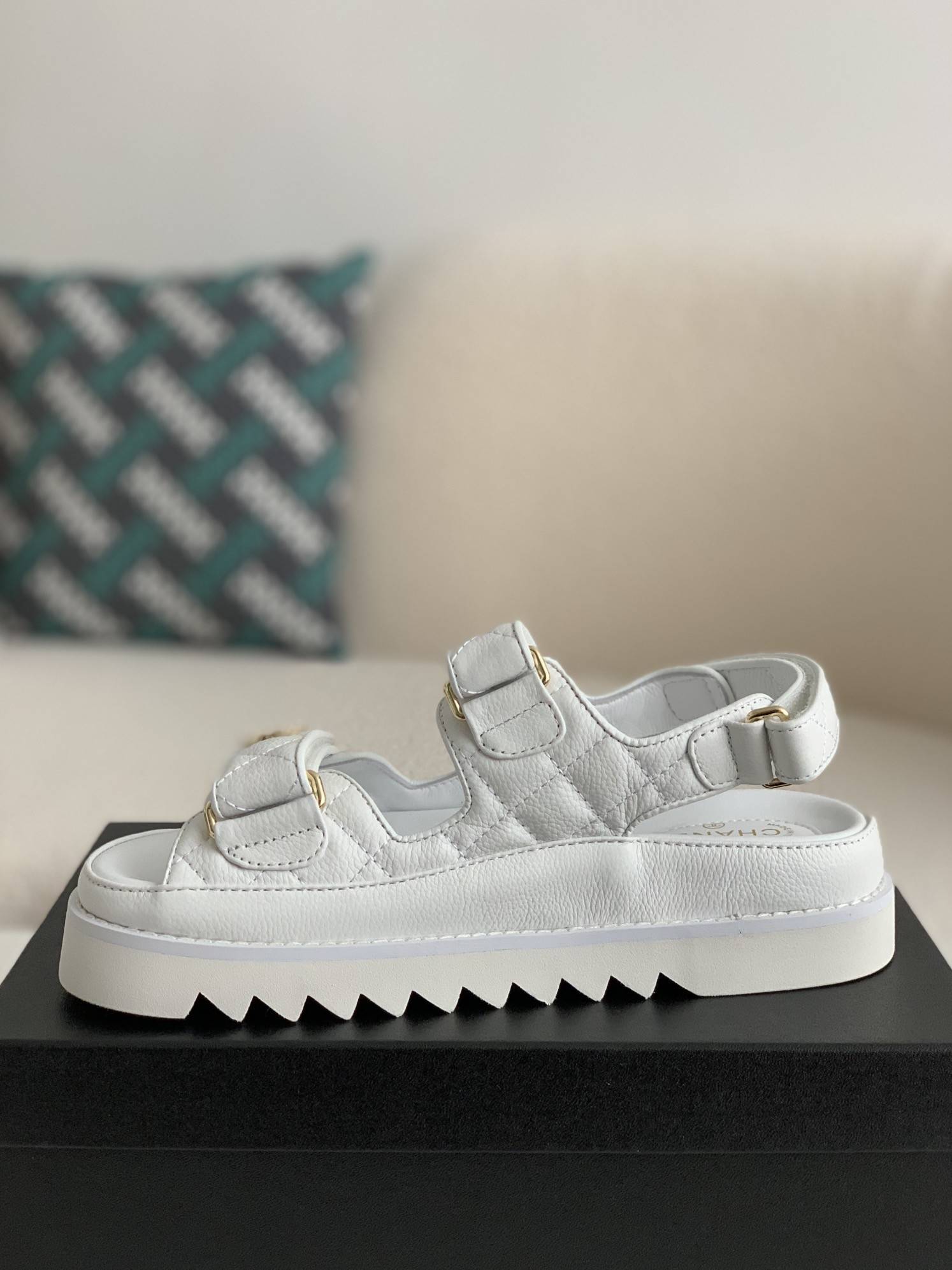 CH*EL Sandals