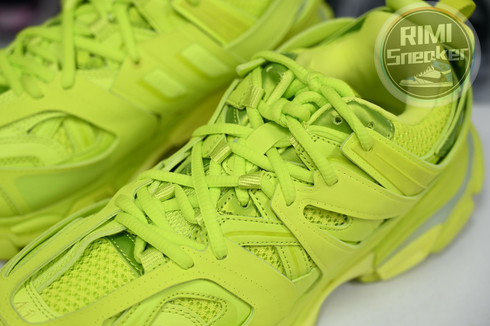 Balenciaga BLGA Track（LED）