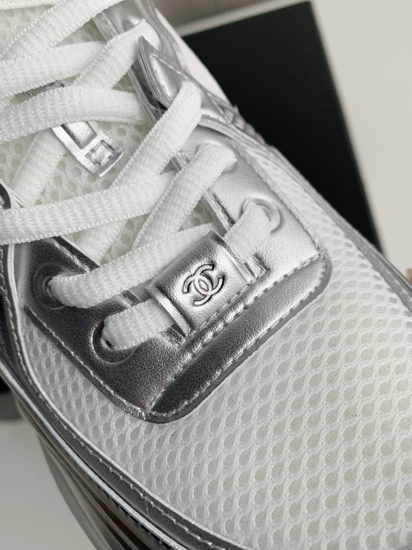 CH*EL  Sneakers
