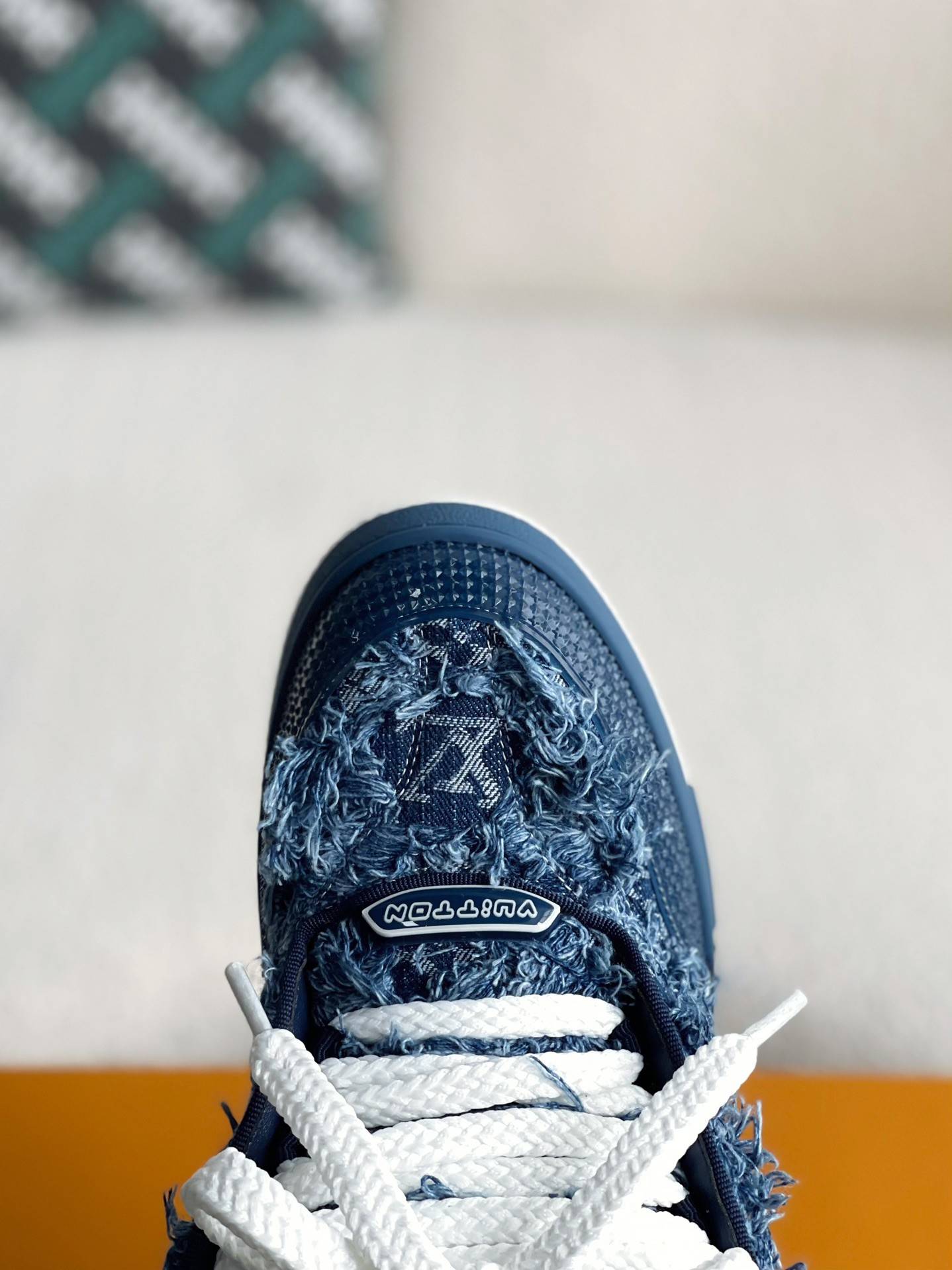 L*V TRAINER SNEAKERS