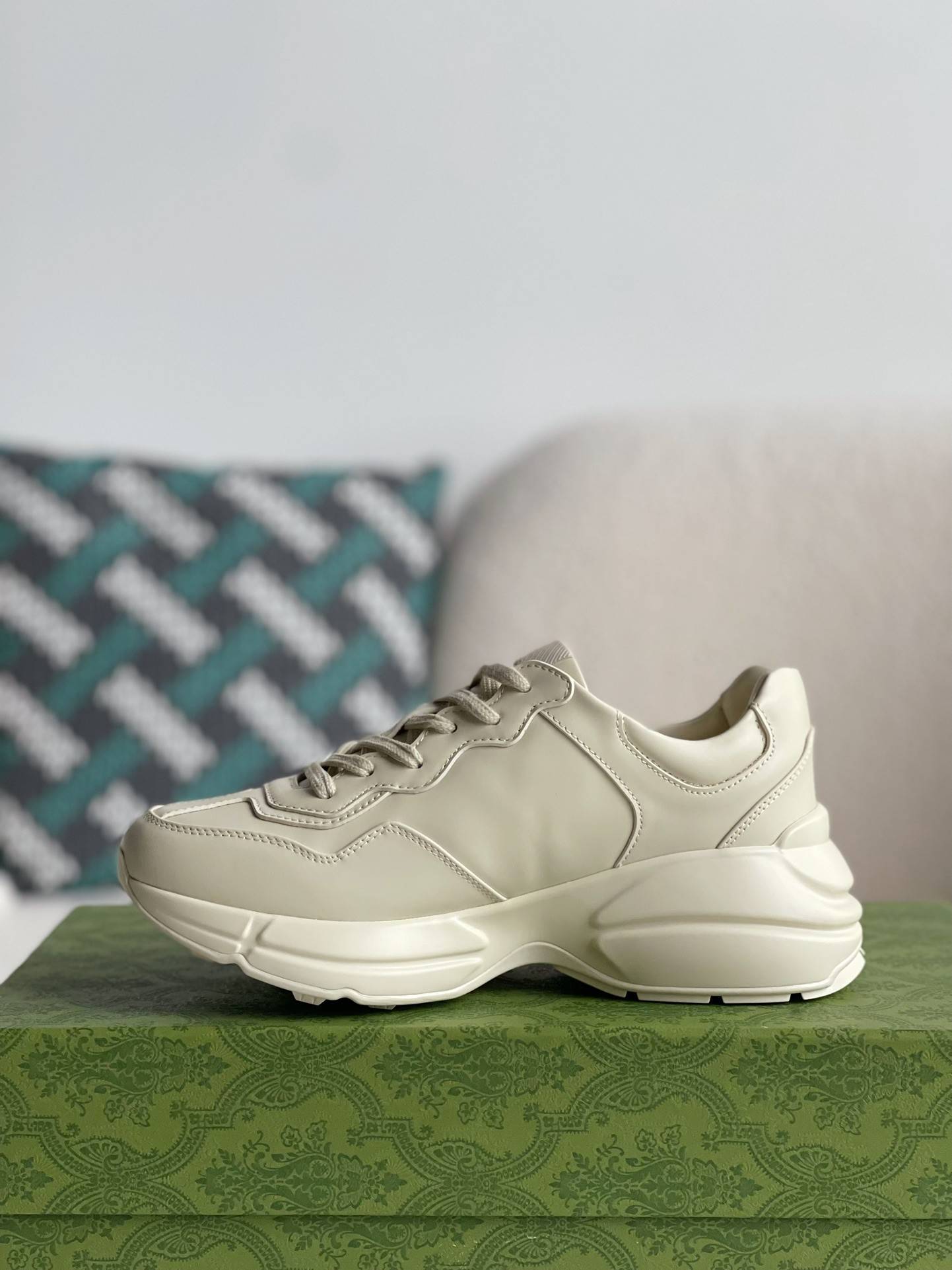 GU*IRetro Clunky Sneaker