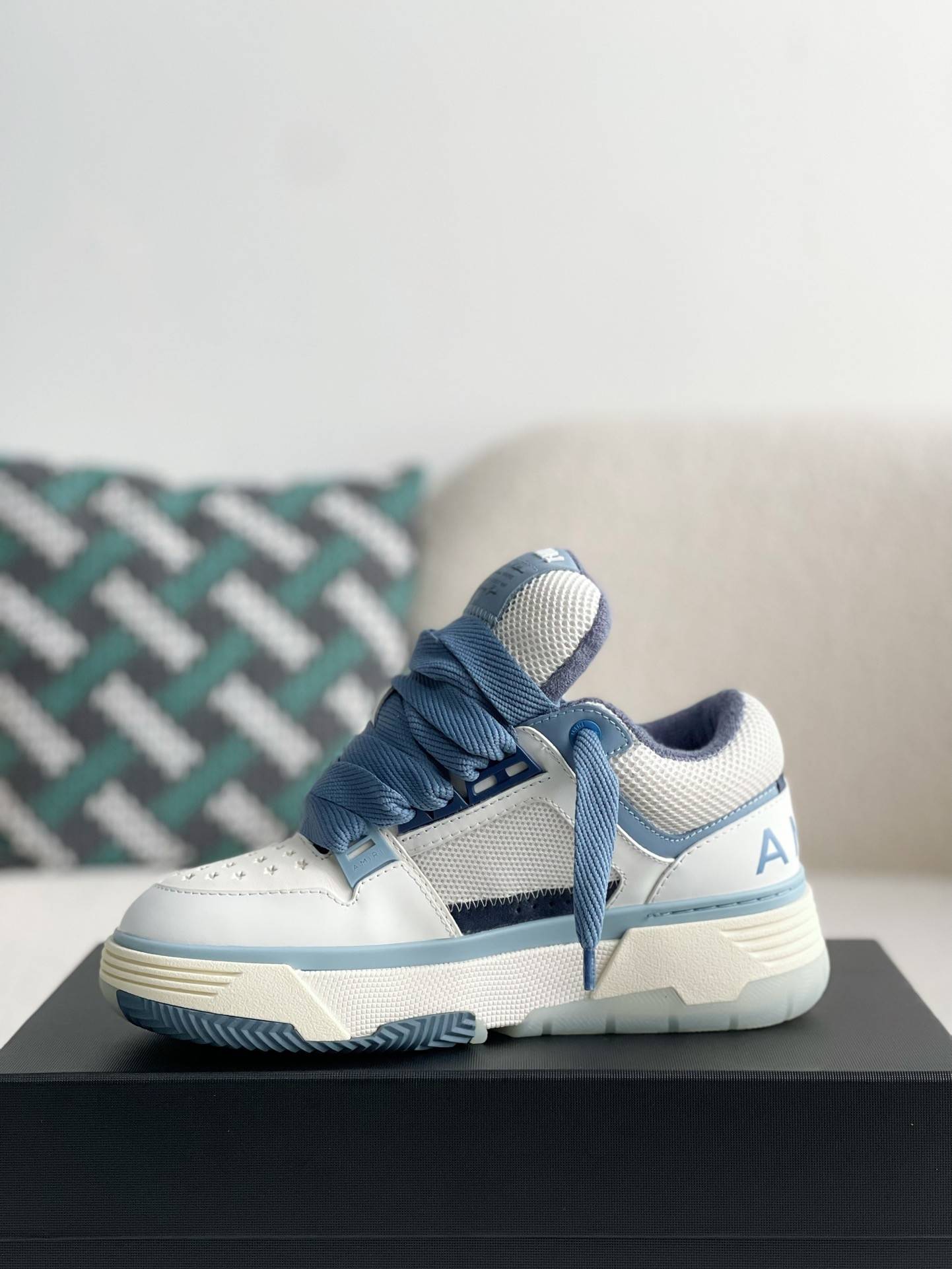 A*RI sneaker
