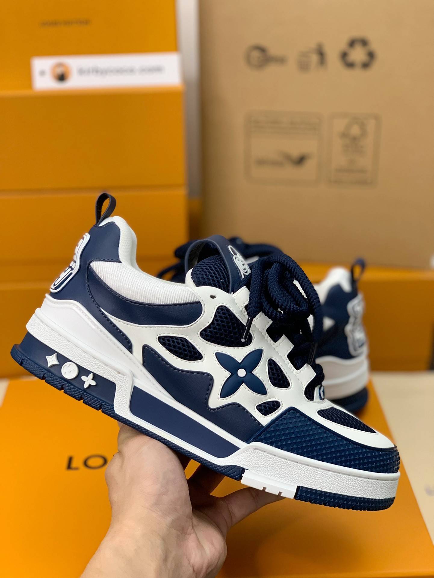 L*V RUNNER TATIC Sneakers