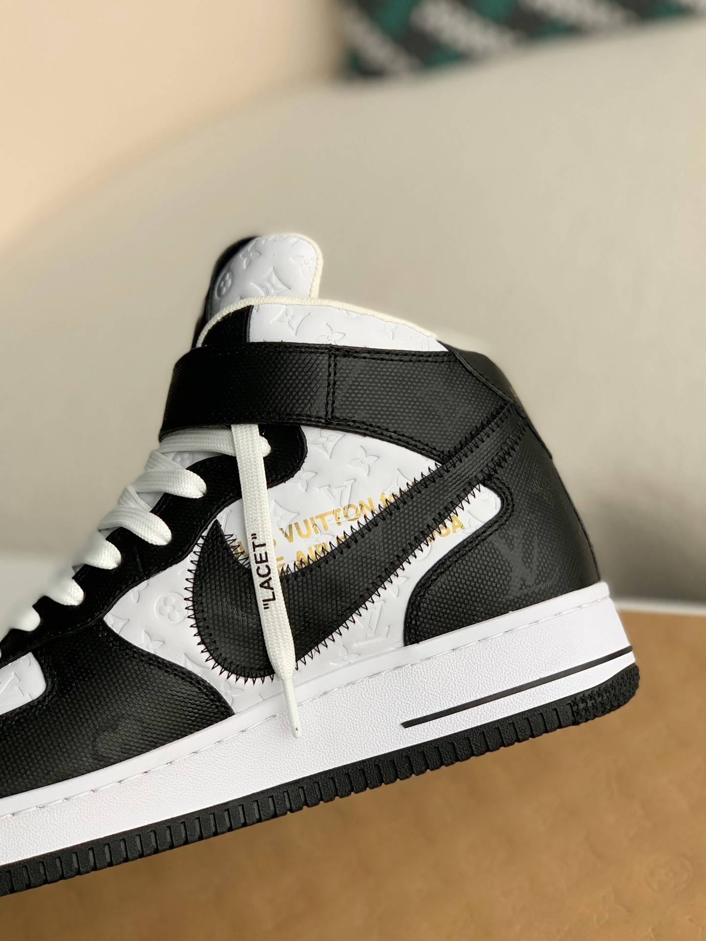 L*V SNEAKERS