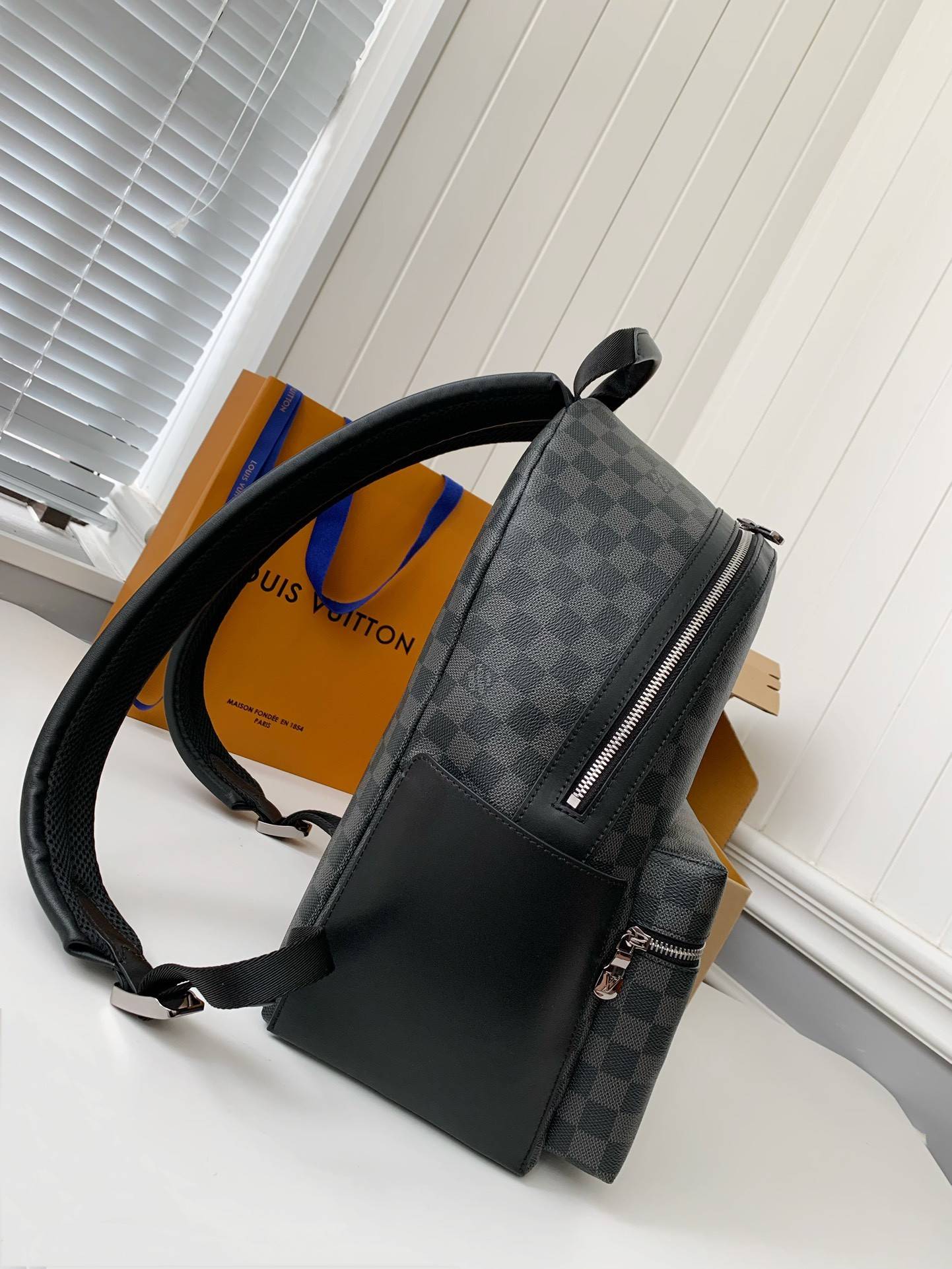 L*V 24s New DISCOVERY Small Black Checker Backpack N40514, Top Quality Size: 29 * 38 * 20c
