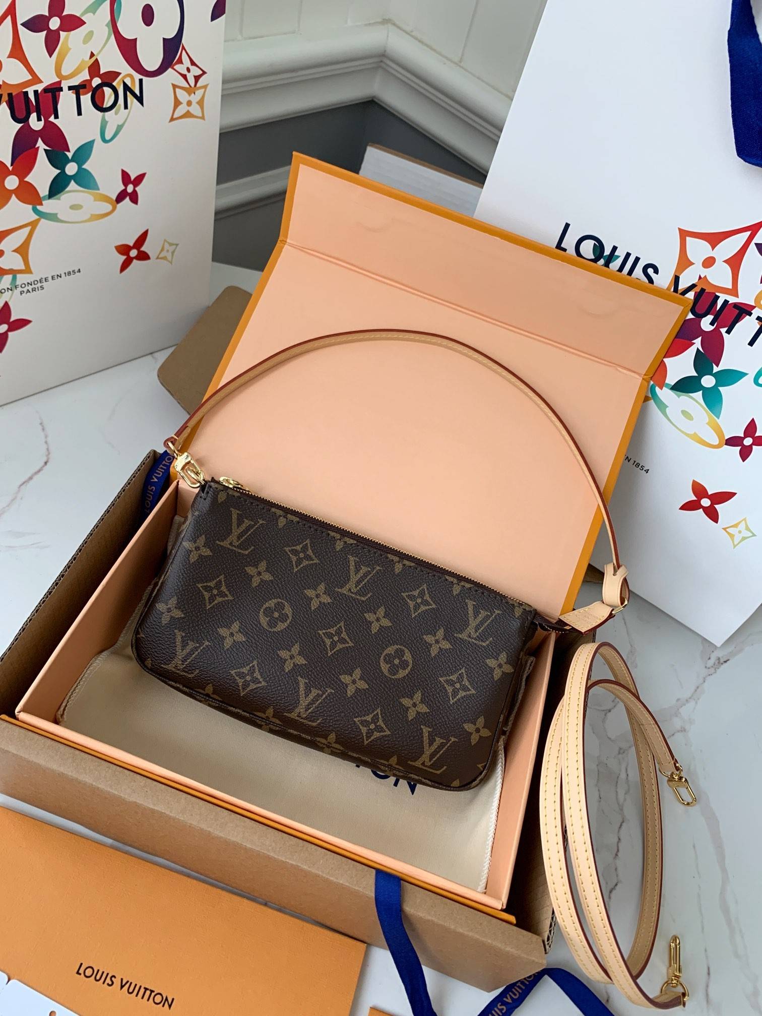 L*V Pochette Accessories M40712 size:23.5*13.5cm