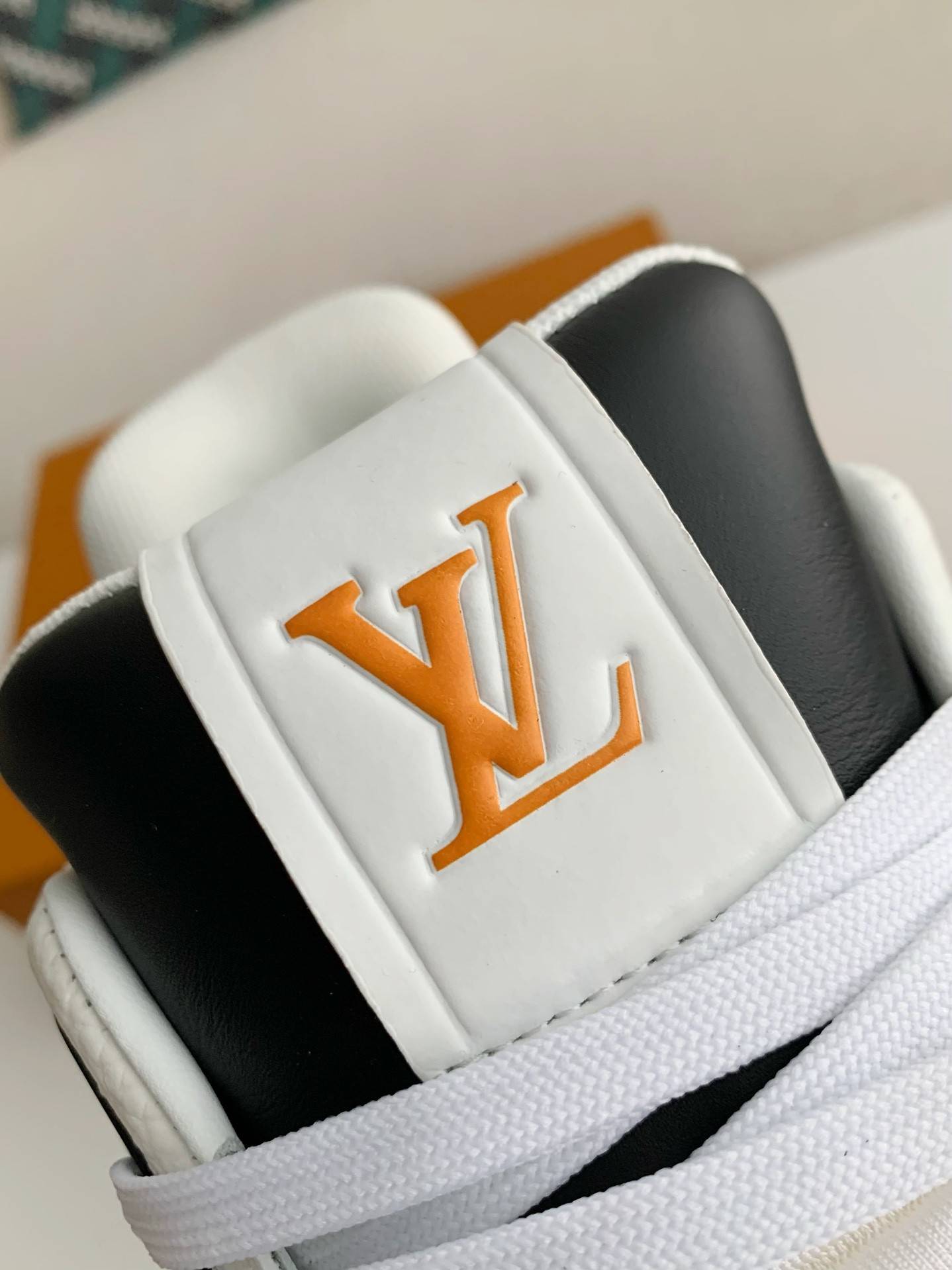 L*V TRAINER SNEAKERS