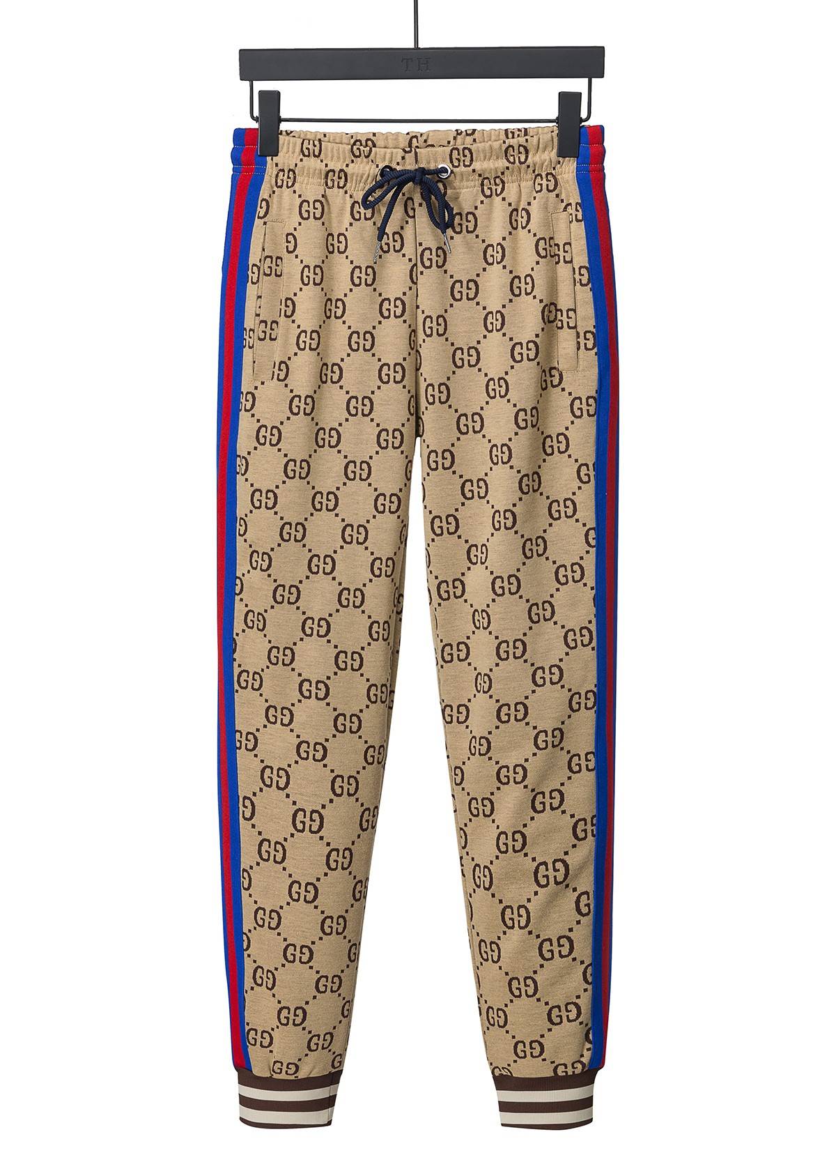 G*u*i casual suit