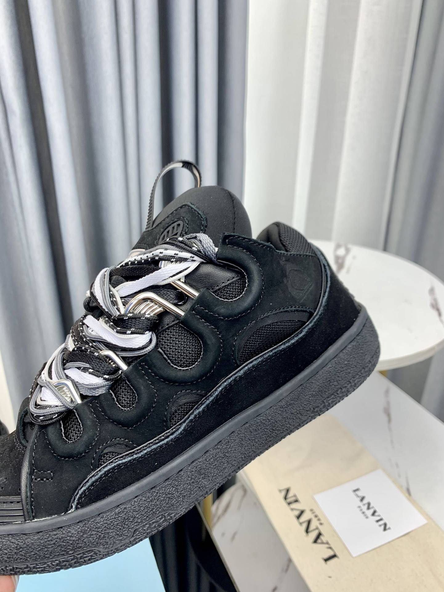LA*N Sneaker