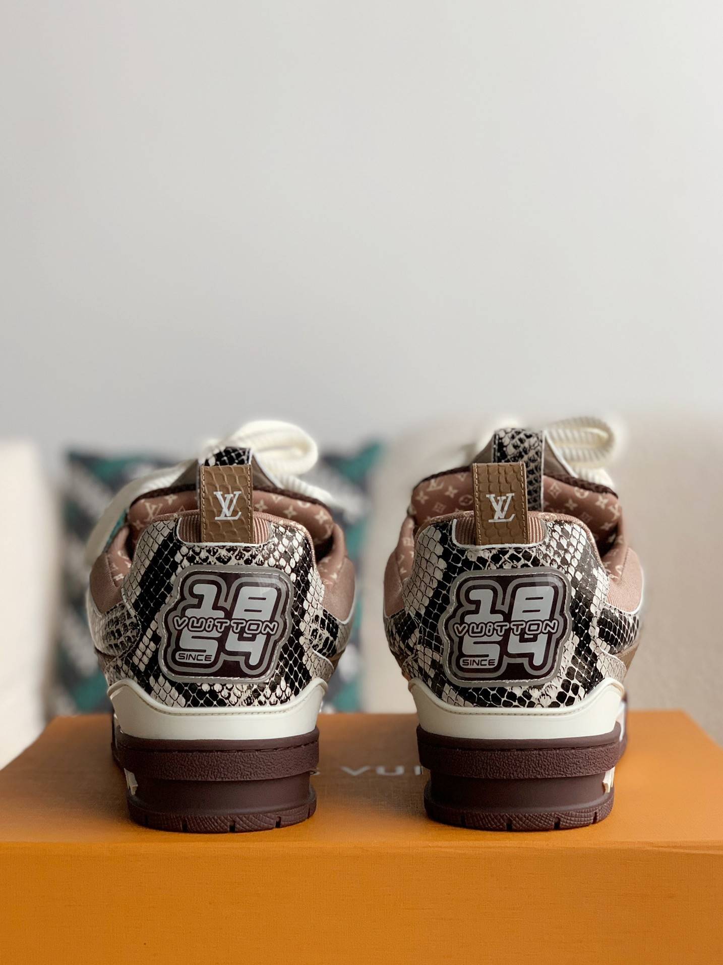 L*V NEW SKATE
