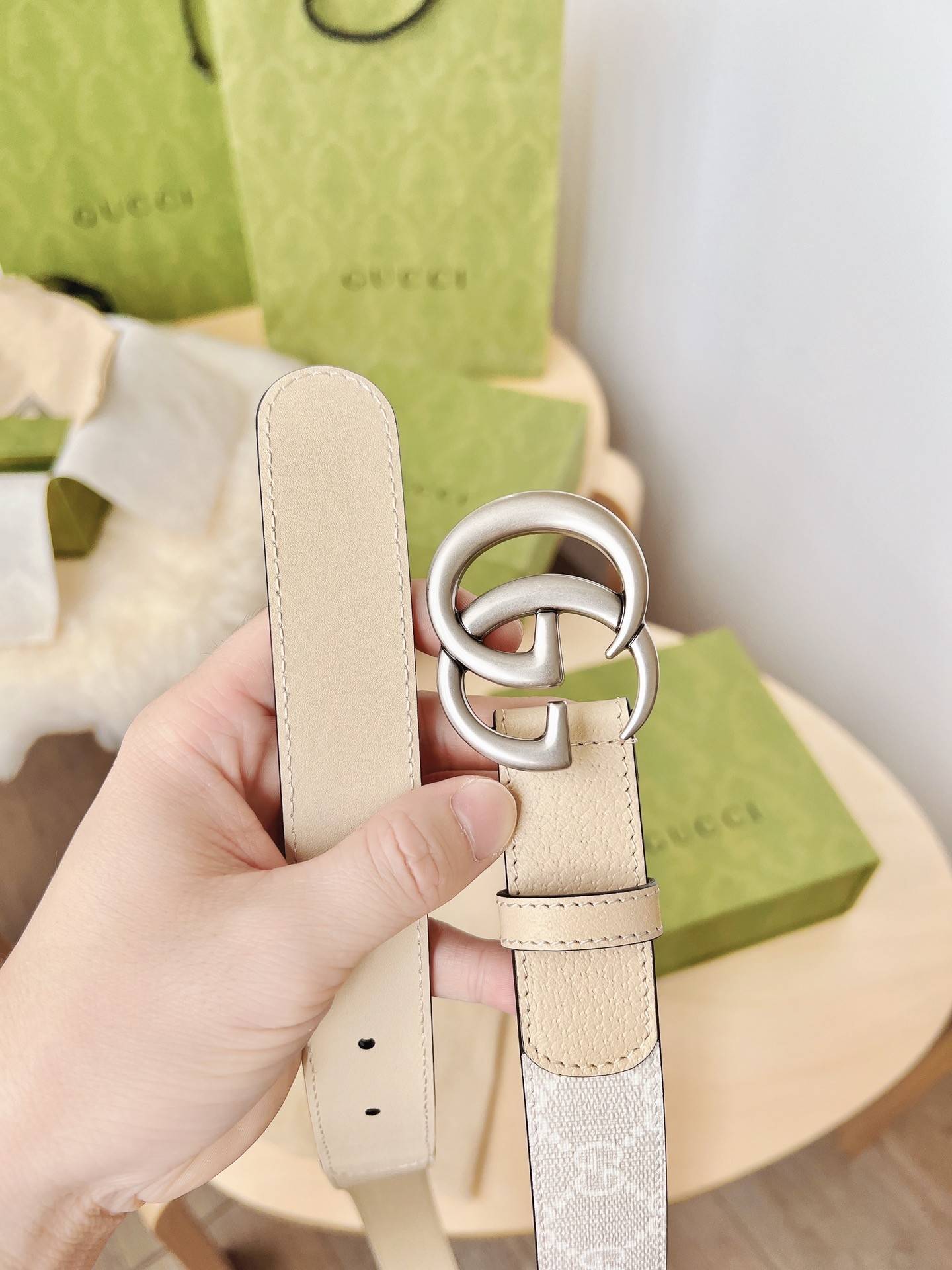 G*u*i ladies belt