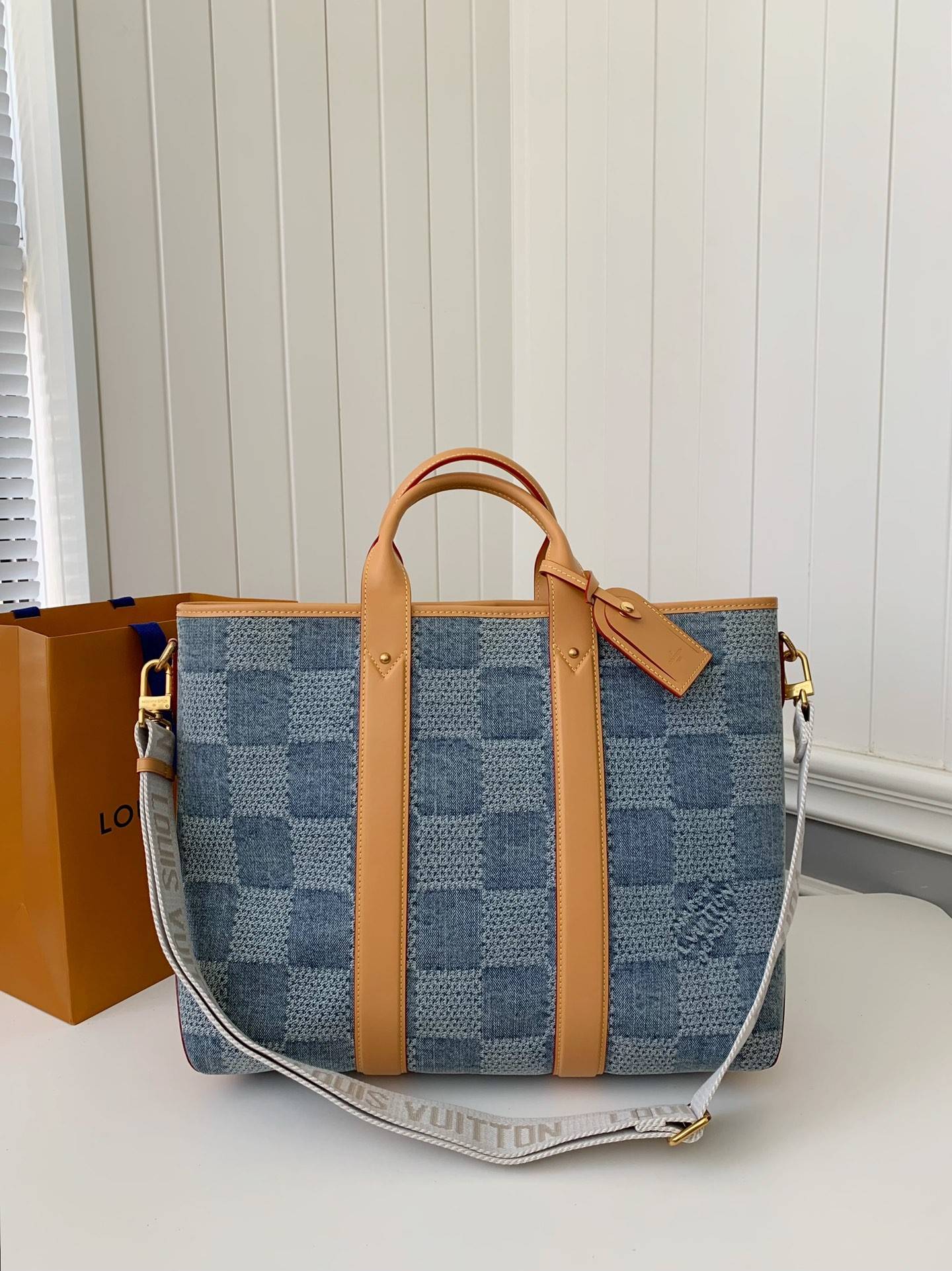 L*V New Weekend TOTE tannin jean bag N40702 Size:43*34*17.5cm