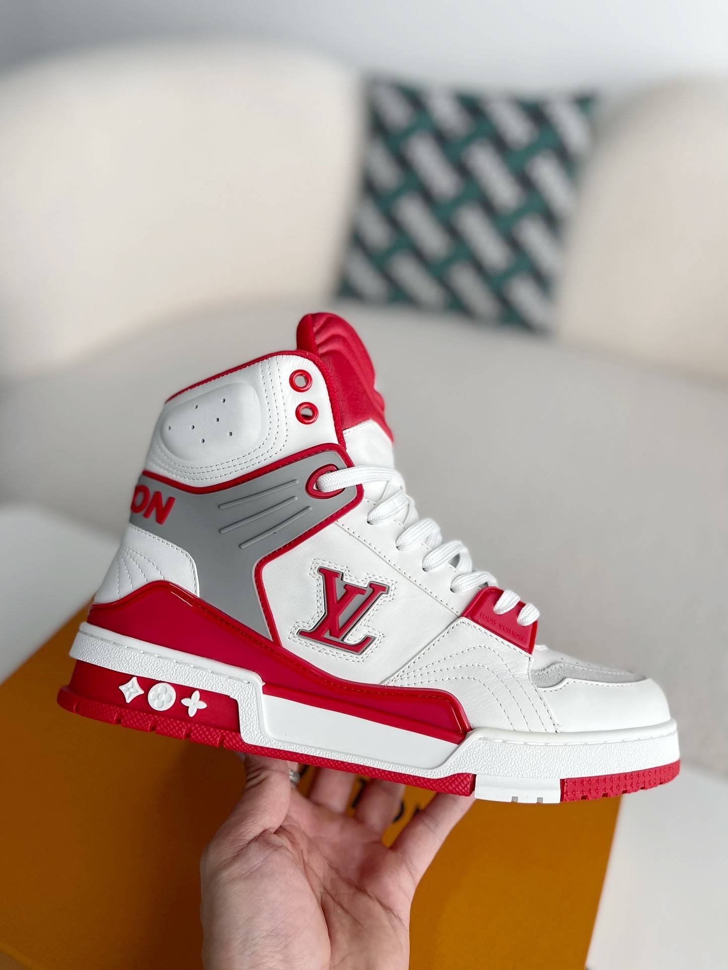 L*V TRAINER SNEAKERS