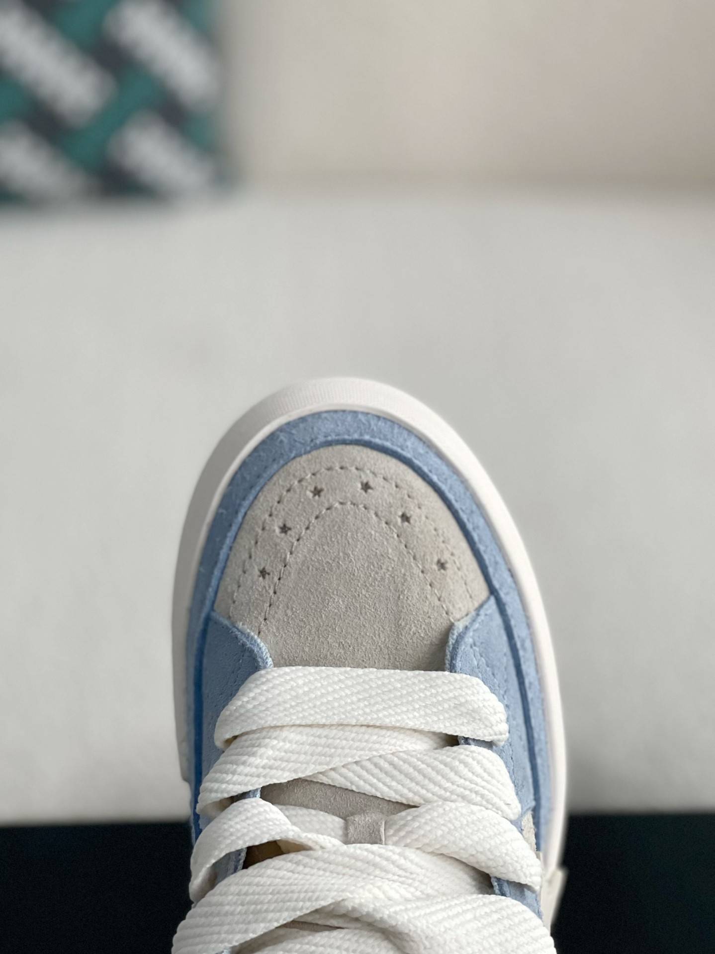 A*RI Sneakers