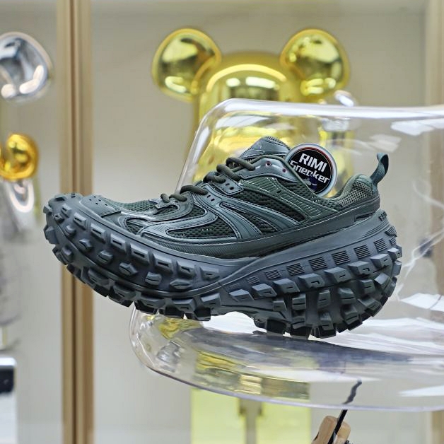 Balenciaga  BLGA  Defender