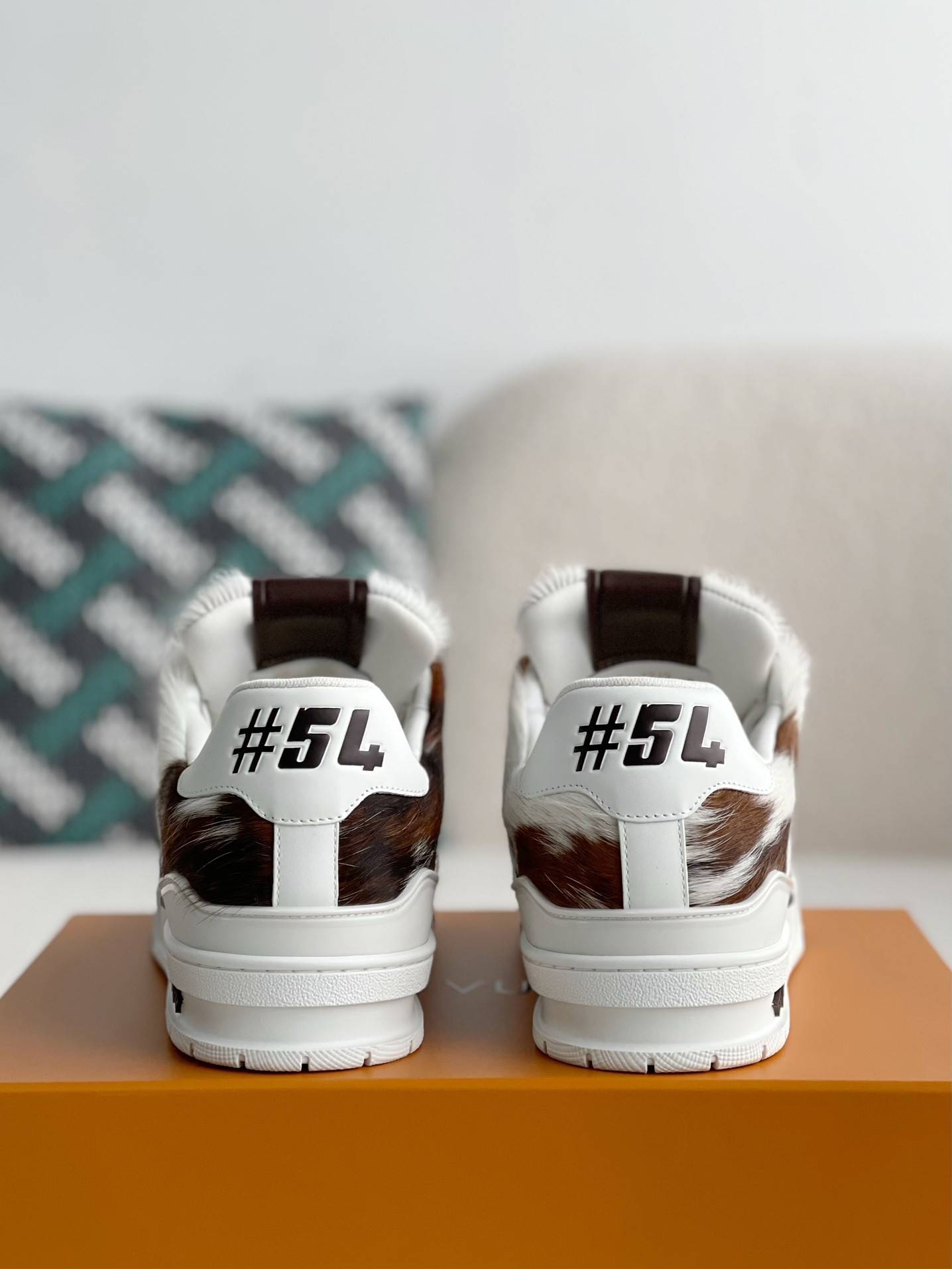 L*V TRAINER SNEAKERS