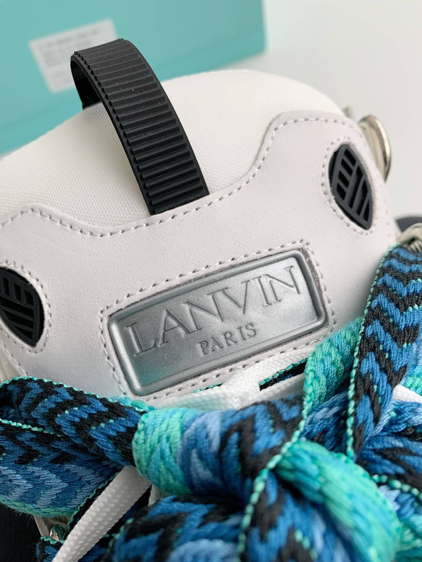 LA*N Sneaker