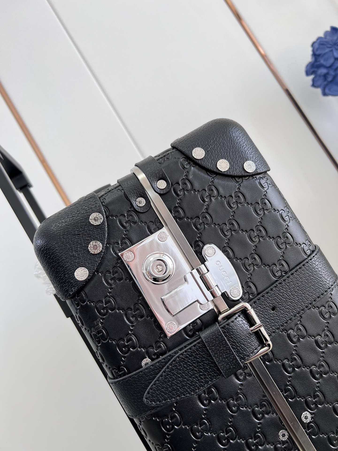 G*u*i suitcase/trolley case f905 retro size 20 inches