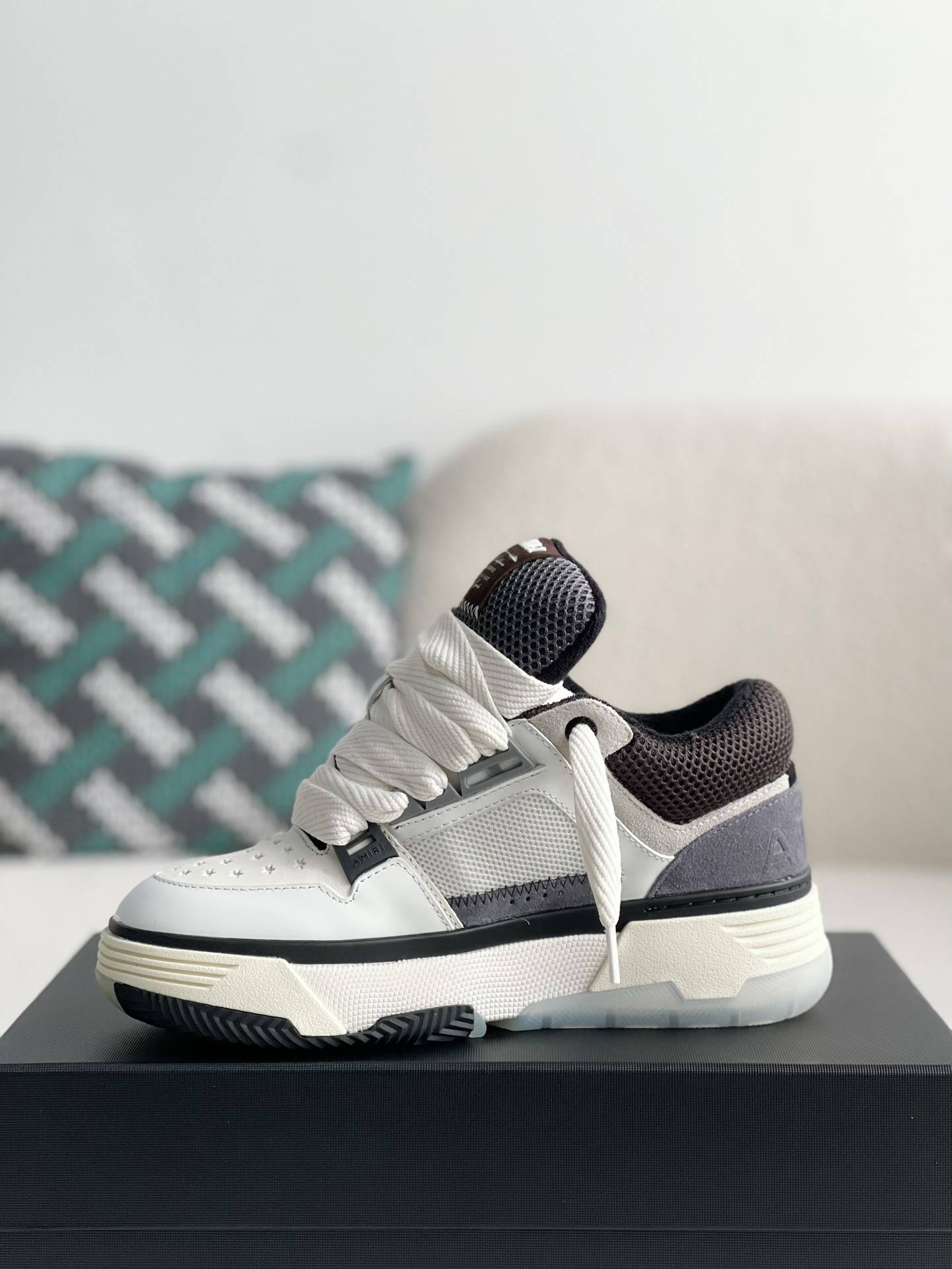 A*RI sneaker