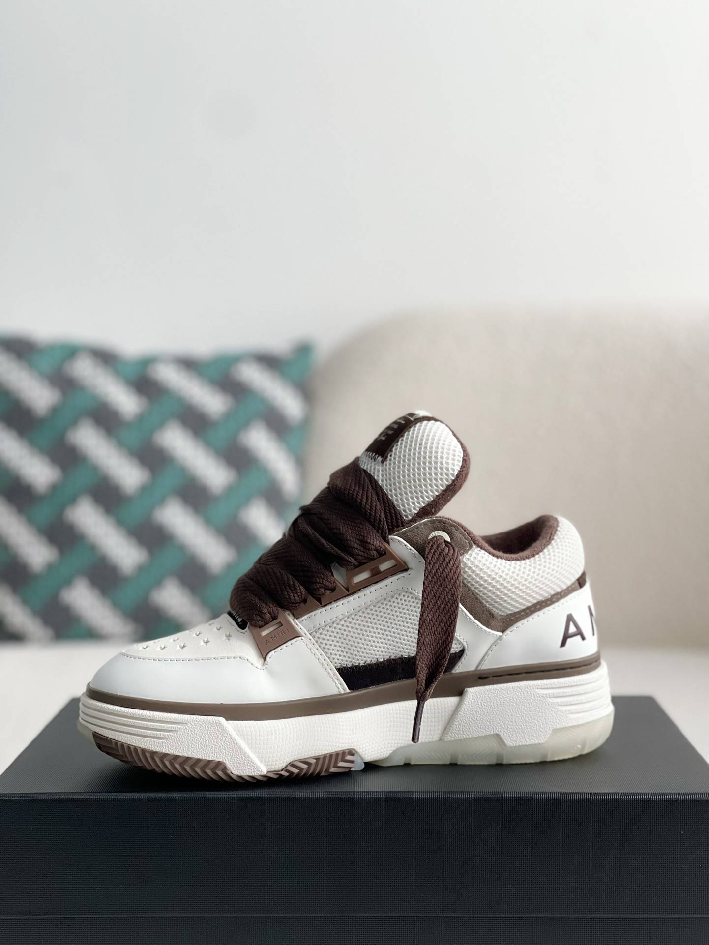 A*RI sneaker