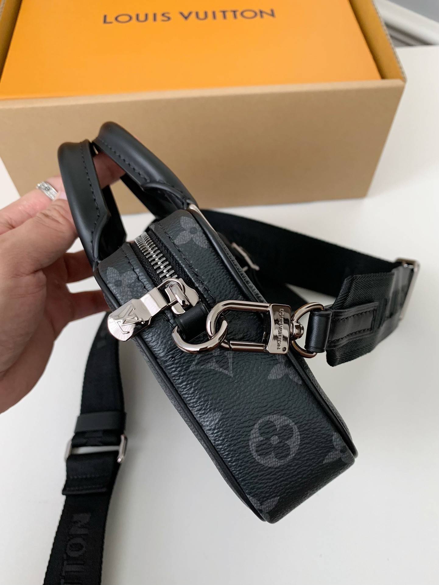 L*V Autumn/Winter New NANO PORTE DOCUMENTS VOYAGE Handbag M82770, Top Quality