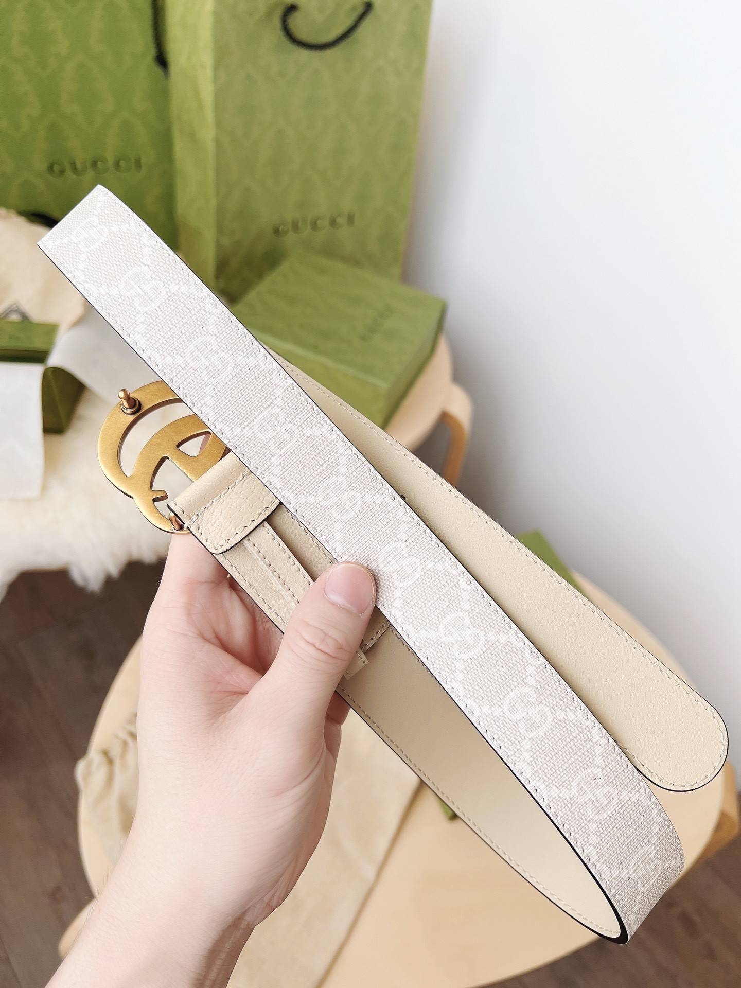G*u*i ladies belt