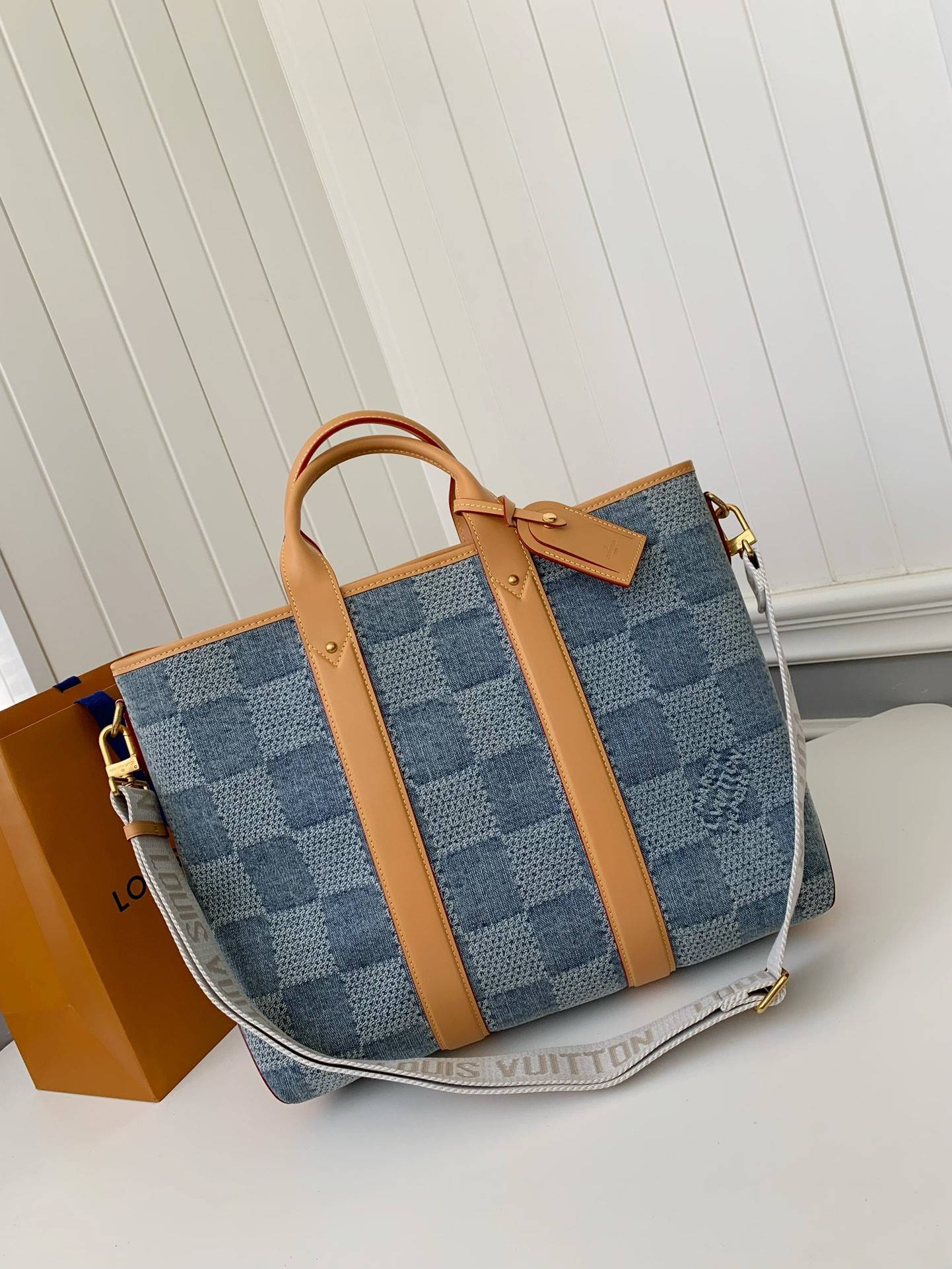 L*V New Weekend TOTE tannin jean bag  N40702  Size：43*34*17.5cm