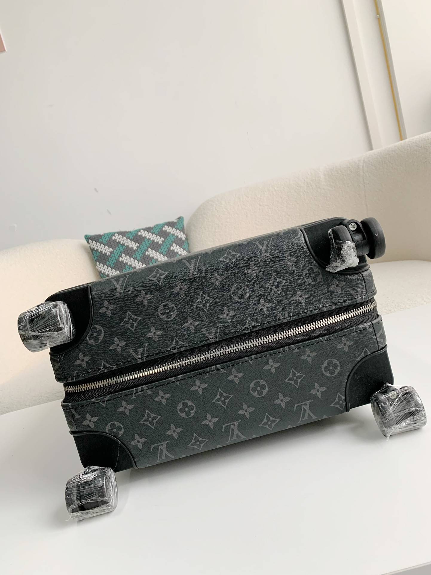 L*V suitcase