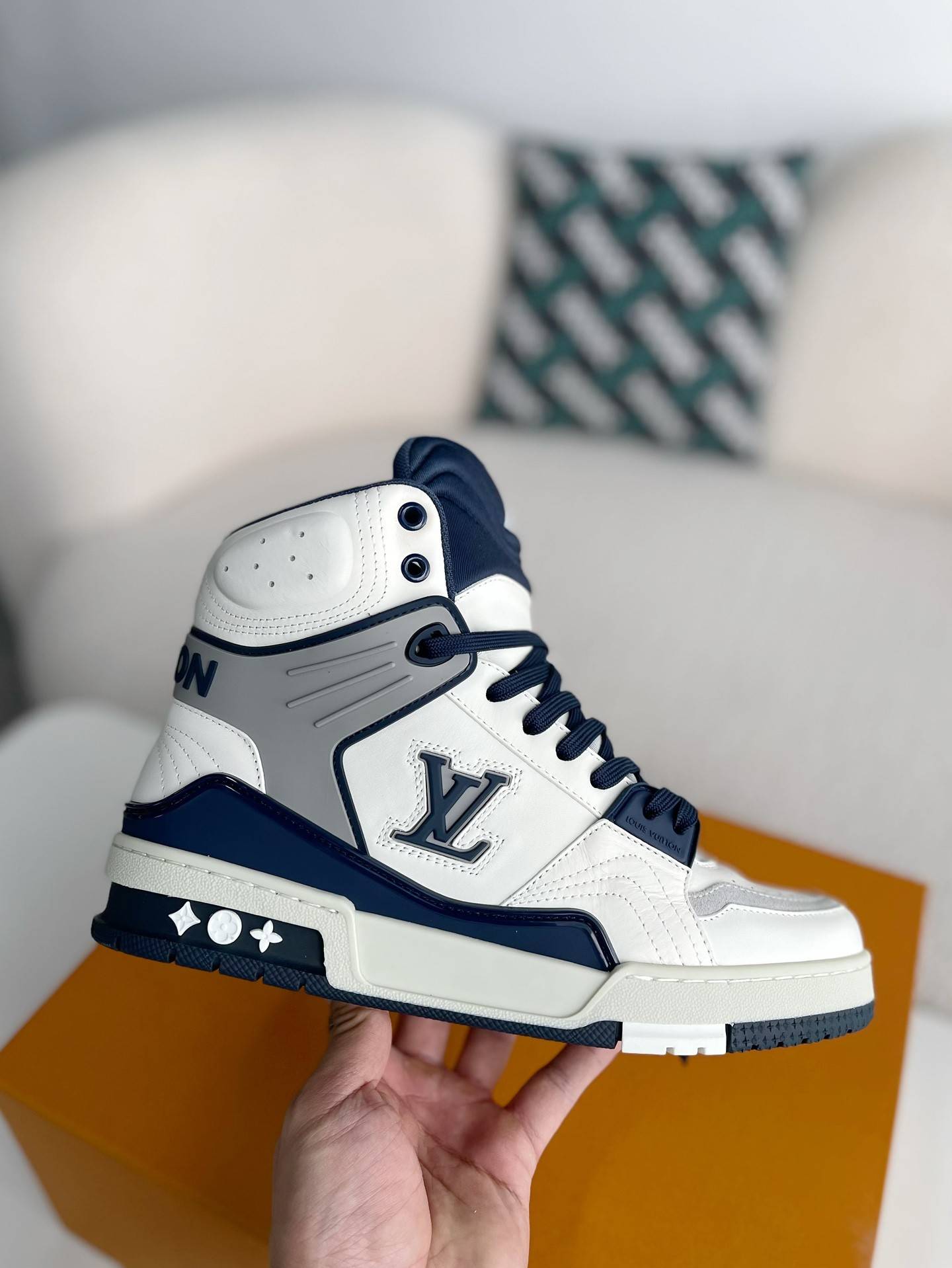 L*V TRAINER SNEAKERS
