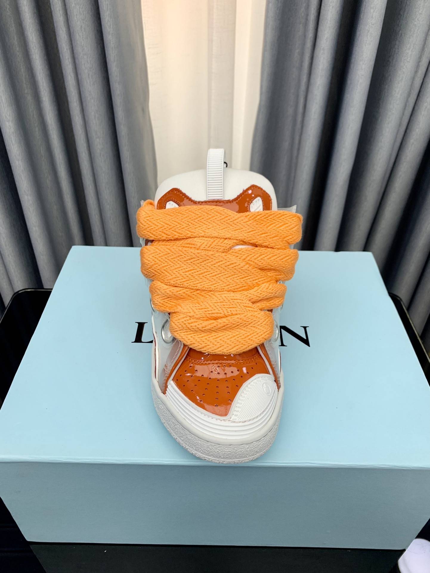 LA*N Sneaker