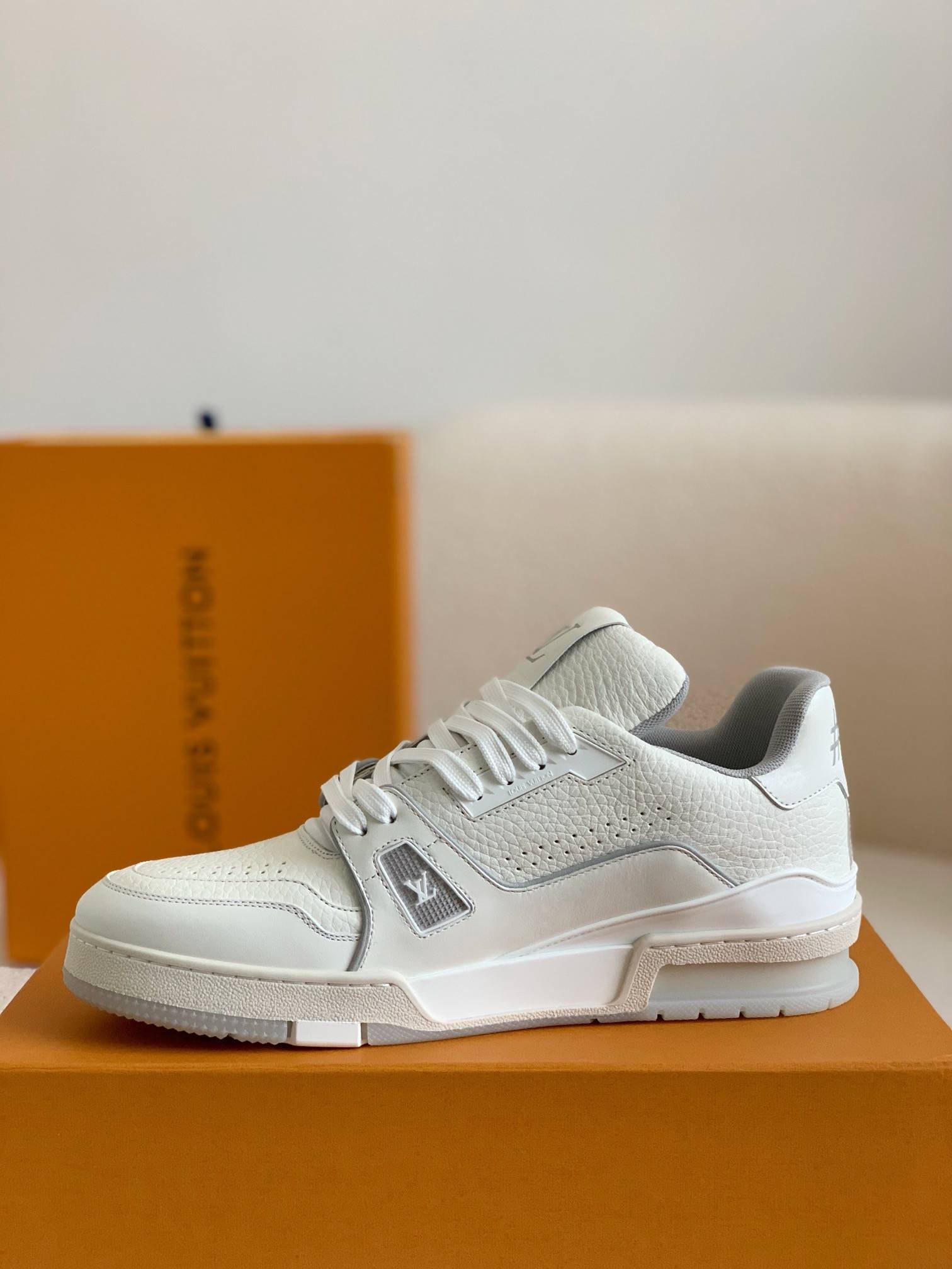 L*V TRAINER Sneakers Top quality