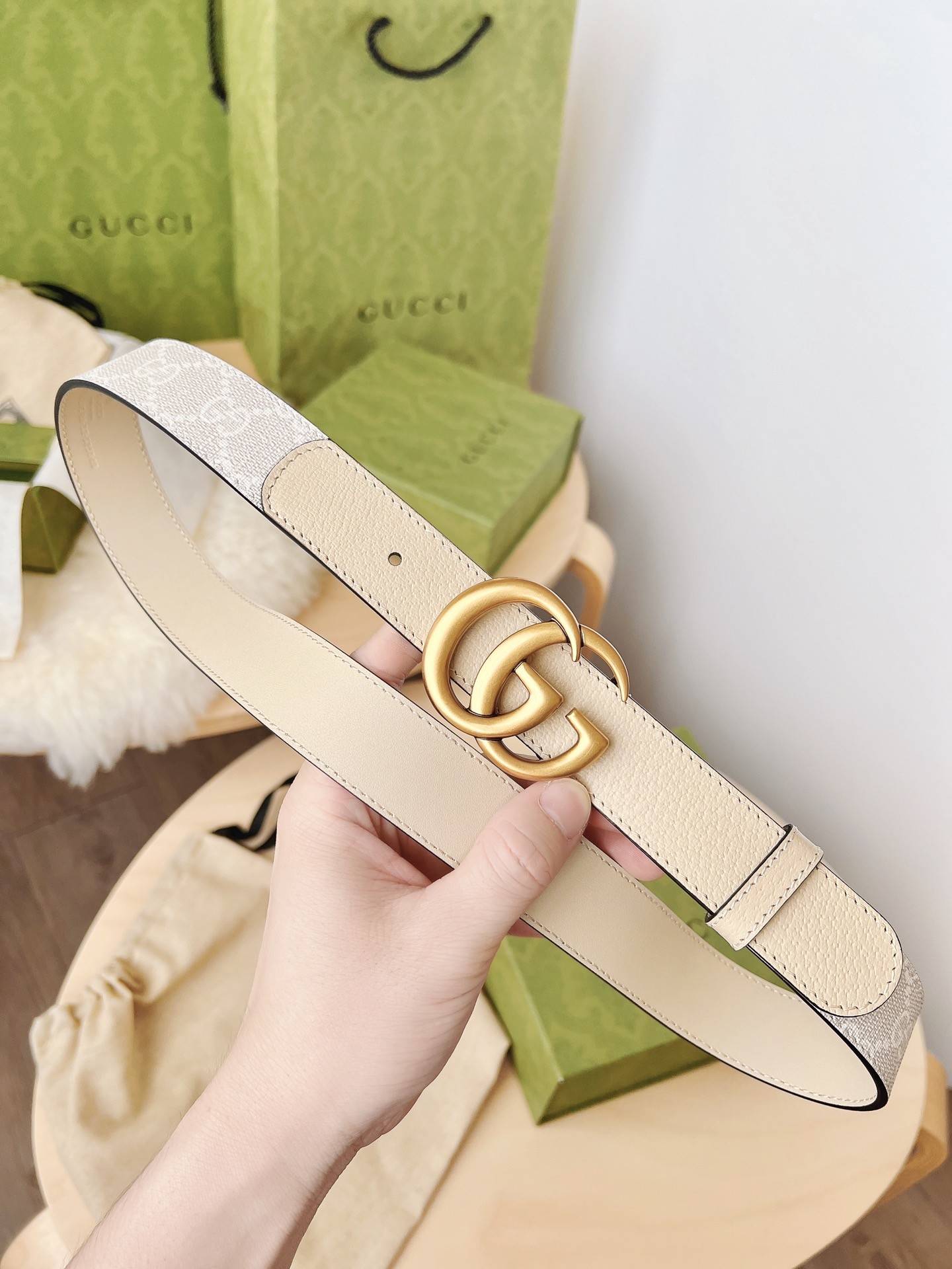 G*u*i ladies belt
