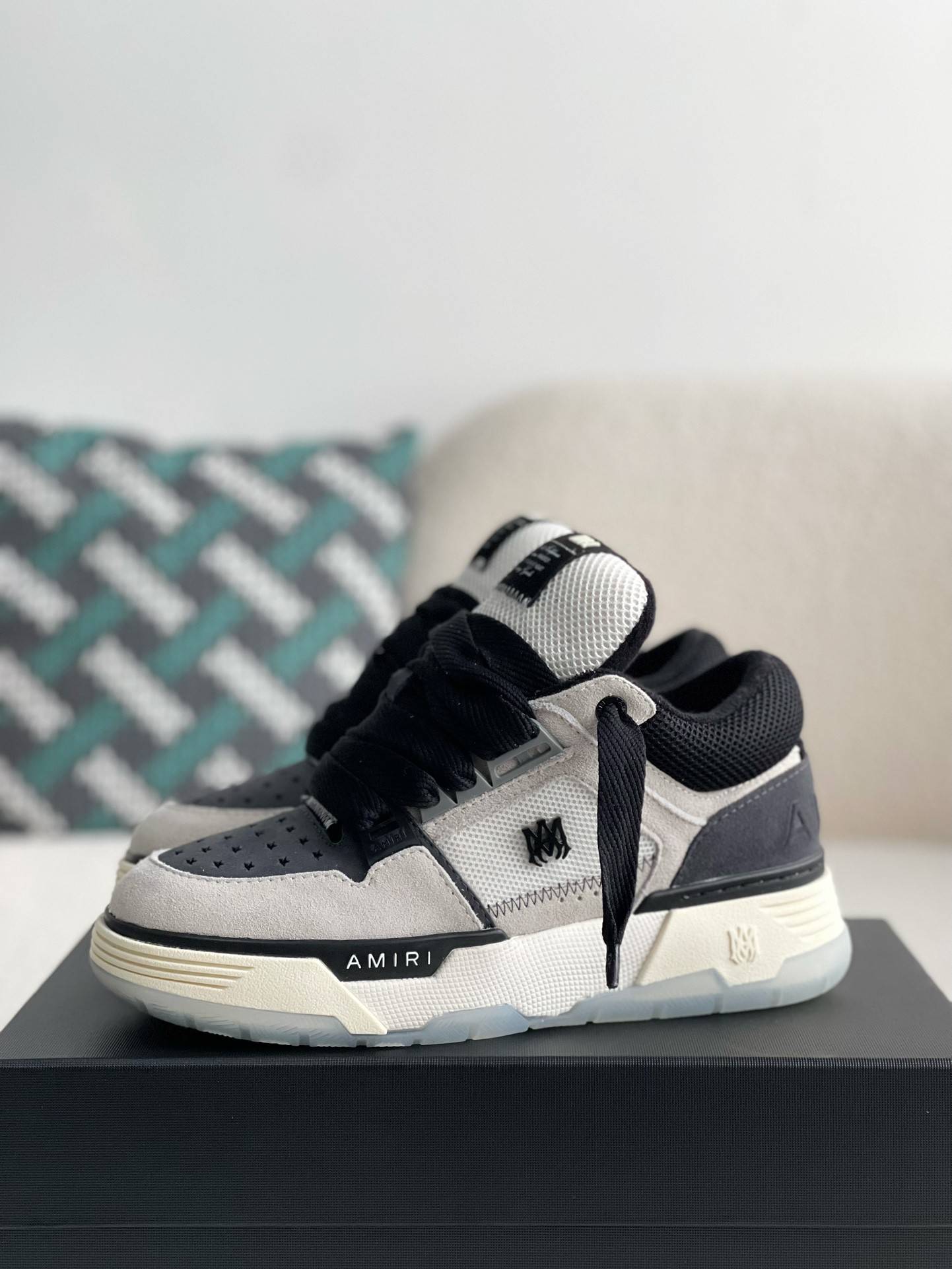 A*RI sneaker