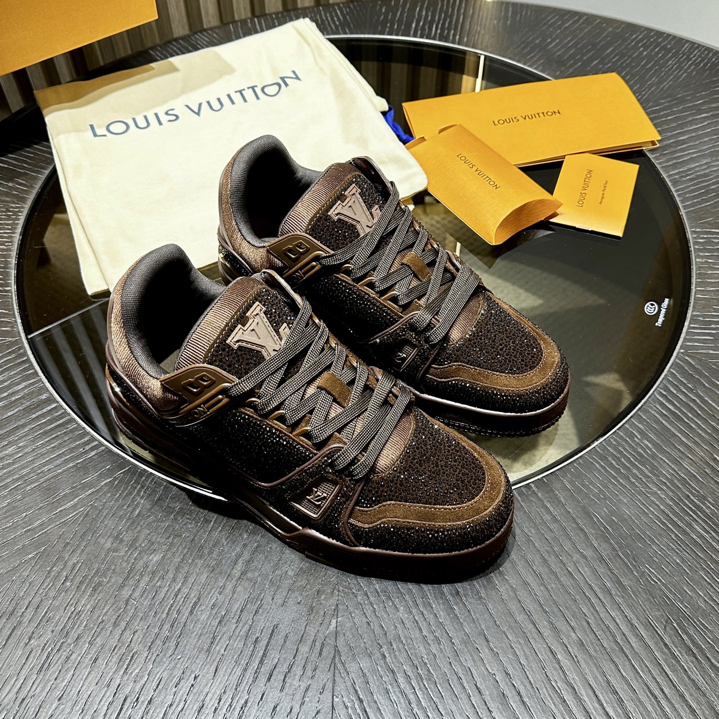 L*V TRAINER Sneakers
