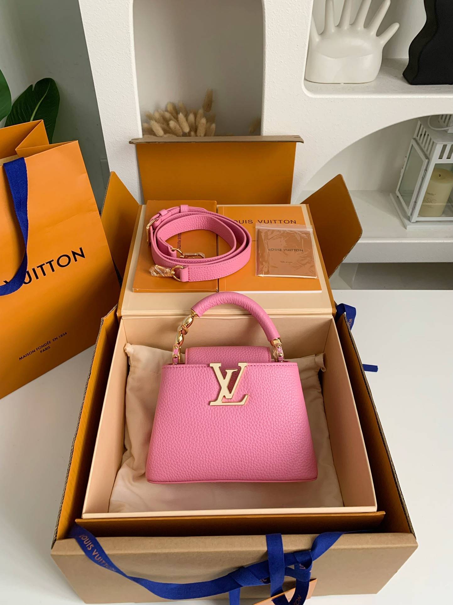 L*V Capucines BB Handbags Size：21*14*8cm